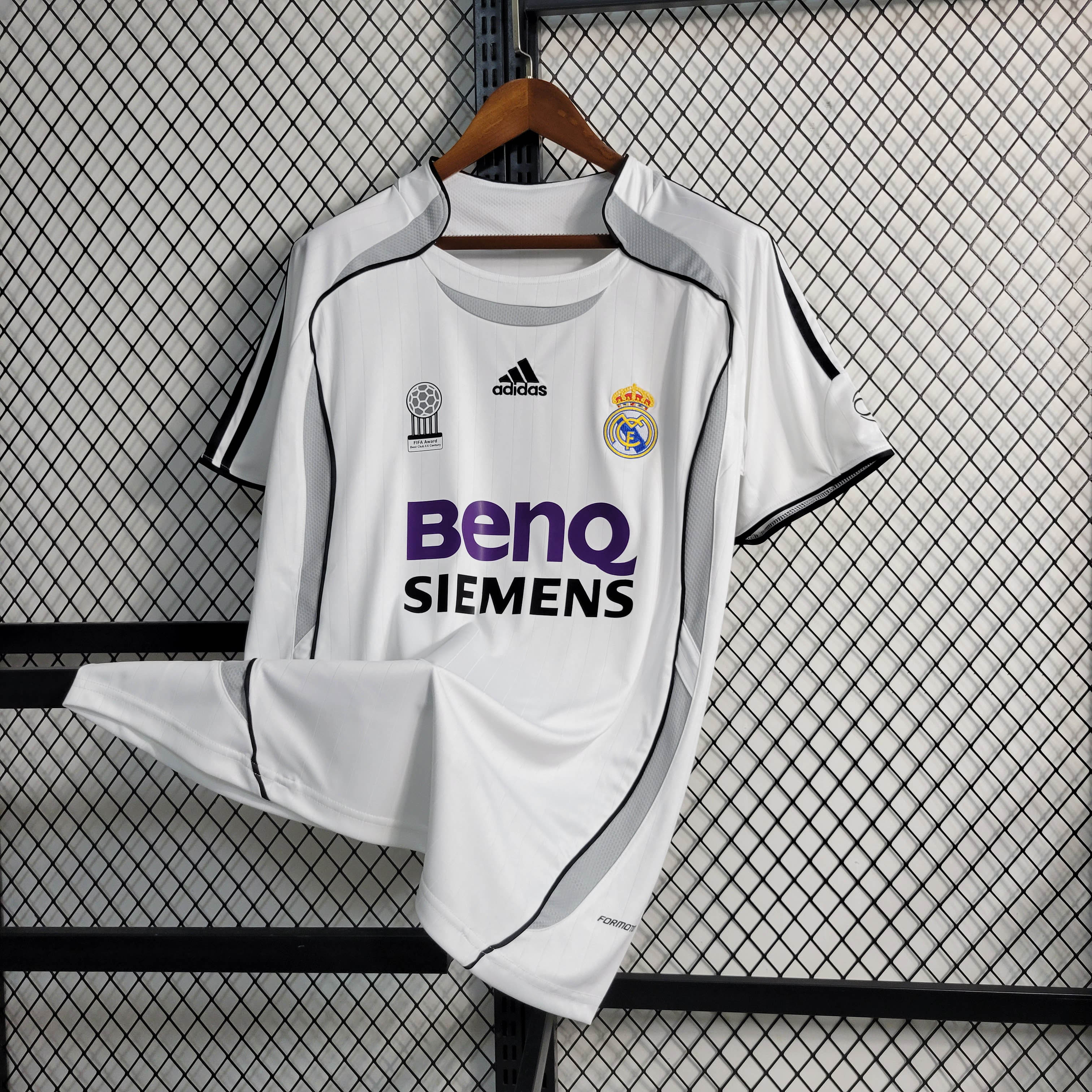 2006/2007 Retro Real Madrid Home Football Shirt