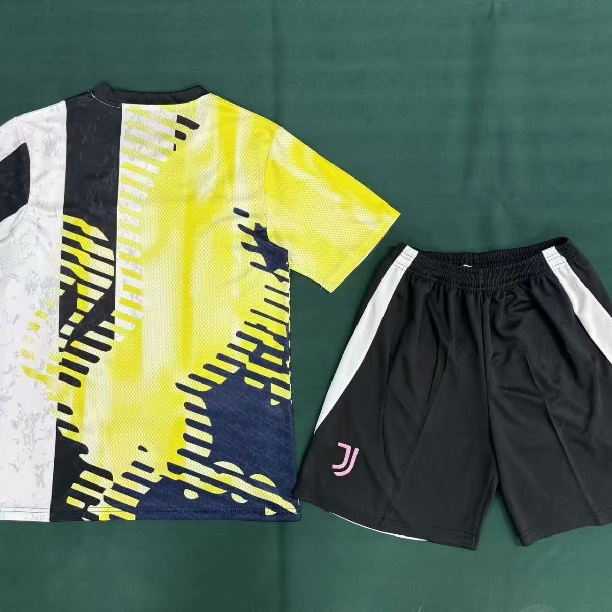 2024/2025 Juventus Training WearFootball shirt Kids size 1:1 Thai Quality