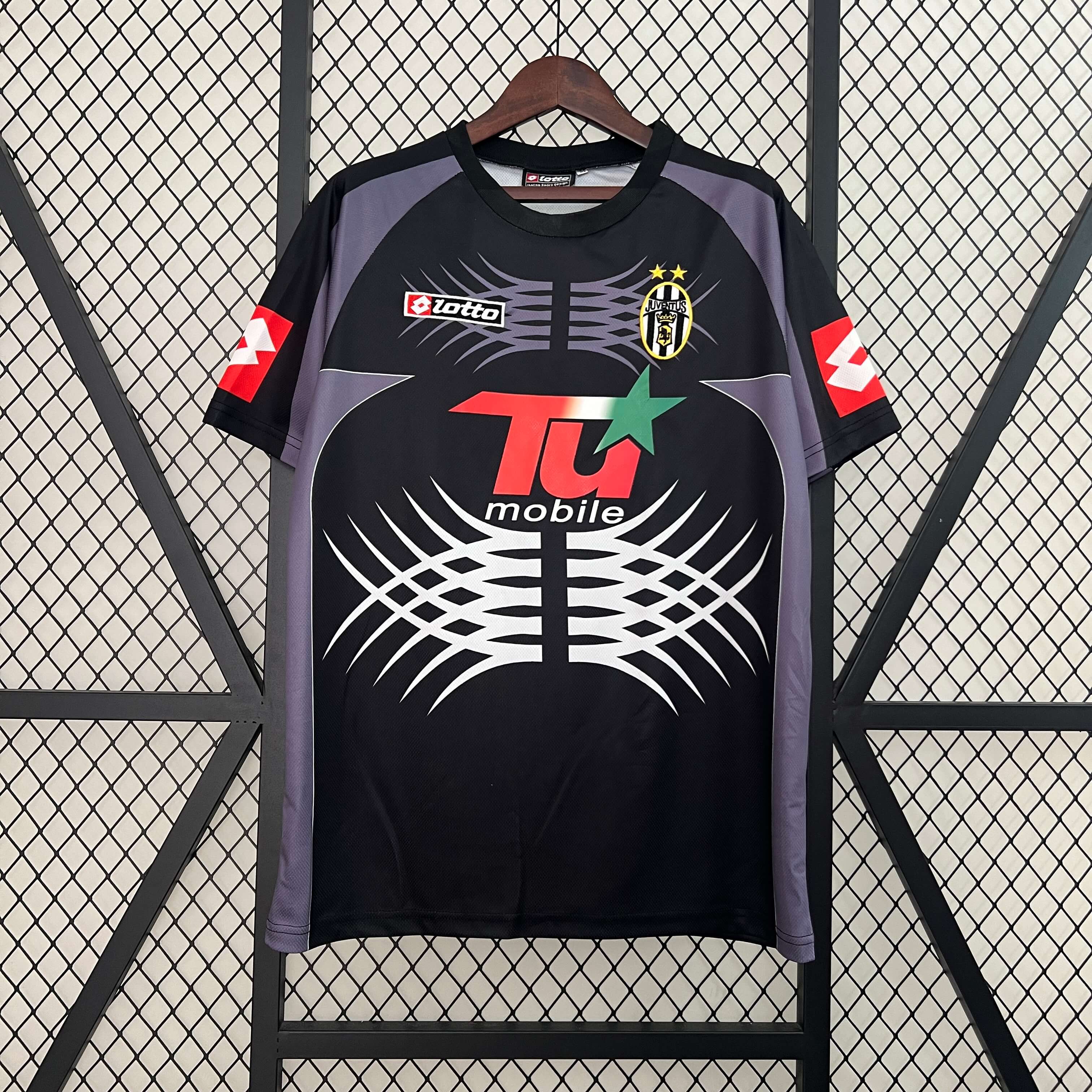2001/2002 Retro Juventus Goalkeeper Football Shirt