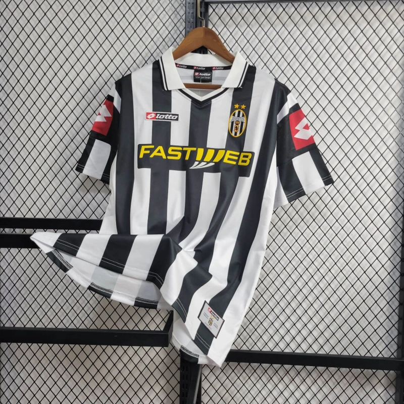 2001/2002 Retro Juventus Home Football Shirt