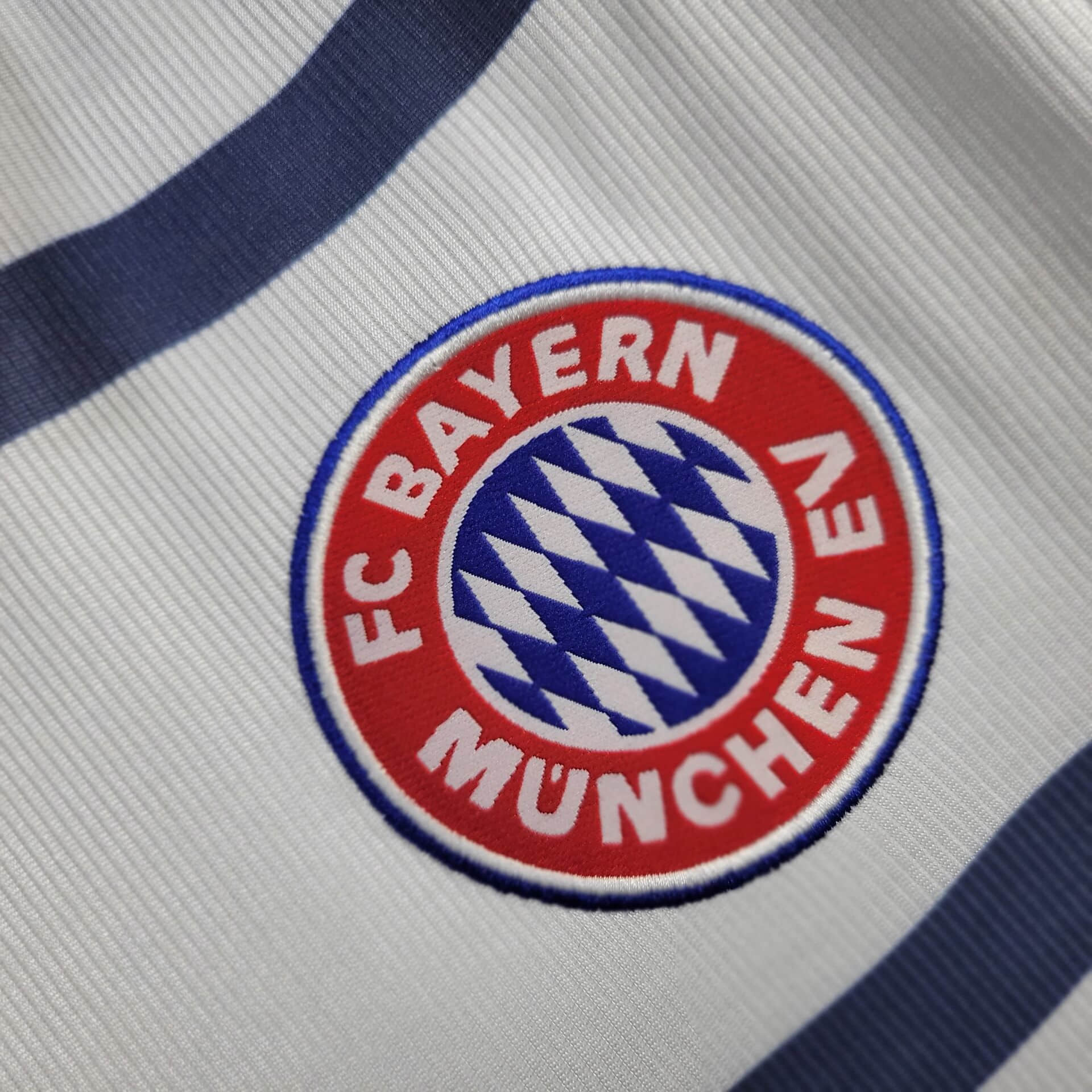 1998/2000 Retro Bayern Munchen Home Football Shirt