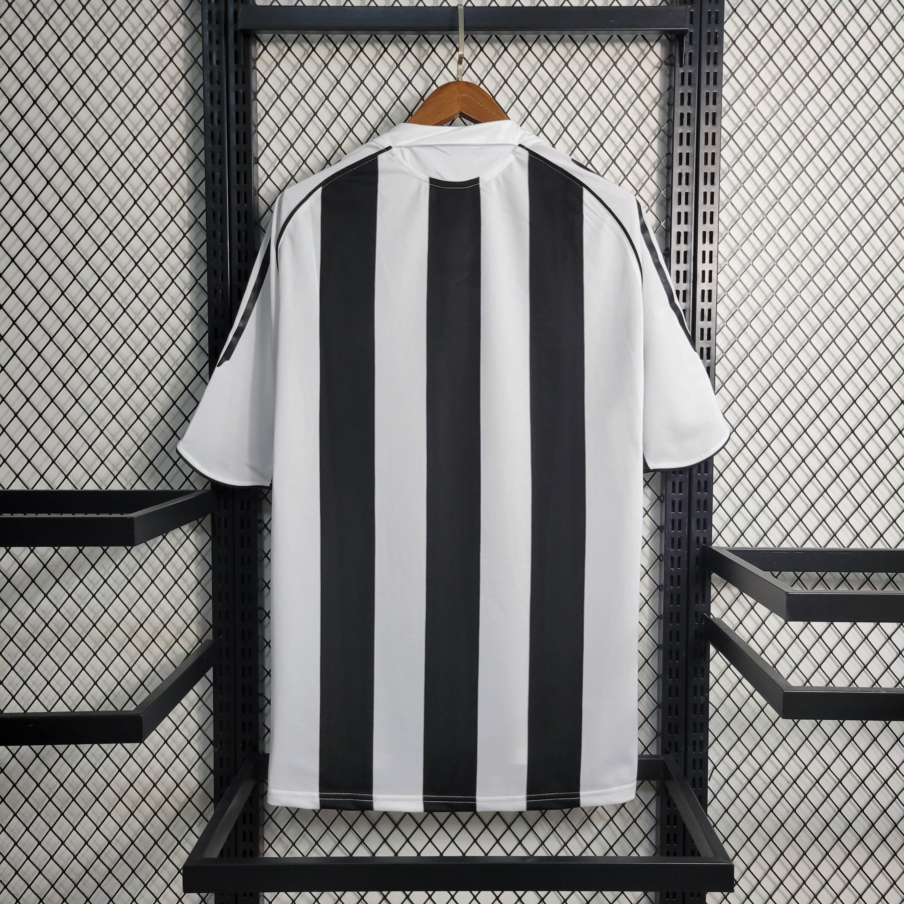 2004/2006 Retro Newcastle United Home Football Shirt