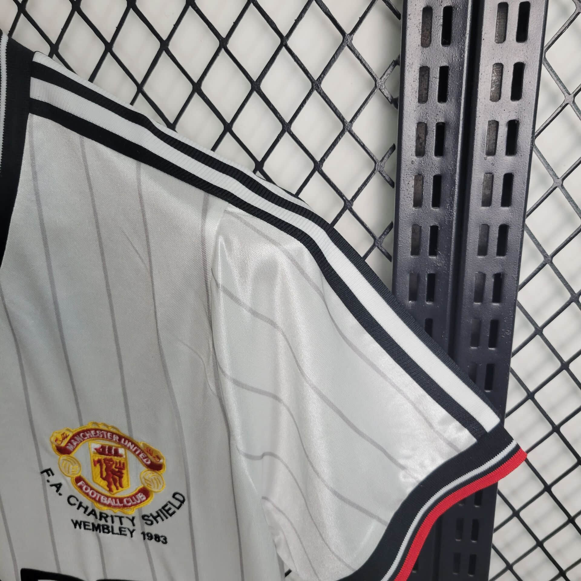 1983 Retro Manchester United Away Football Shirt