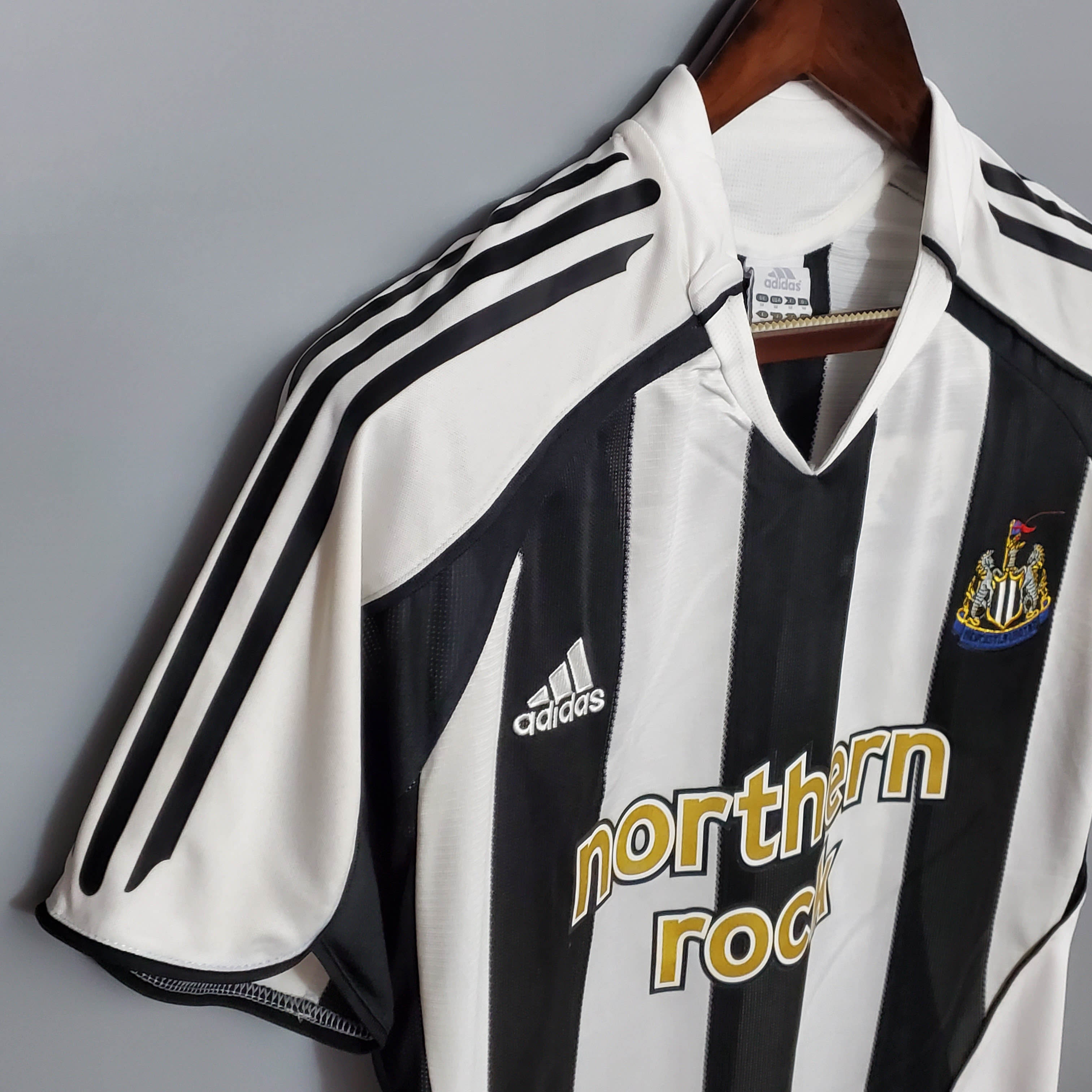 2005/2006 Retro Newcastle United Home Football Shirt