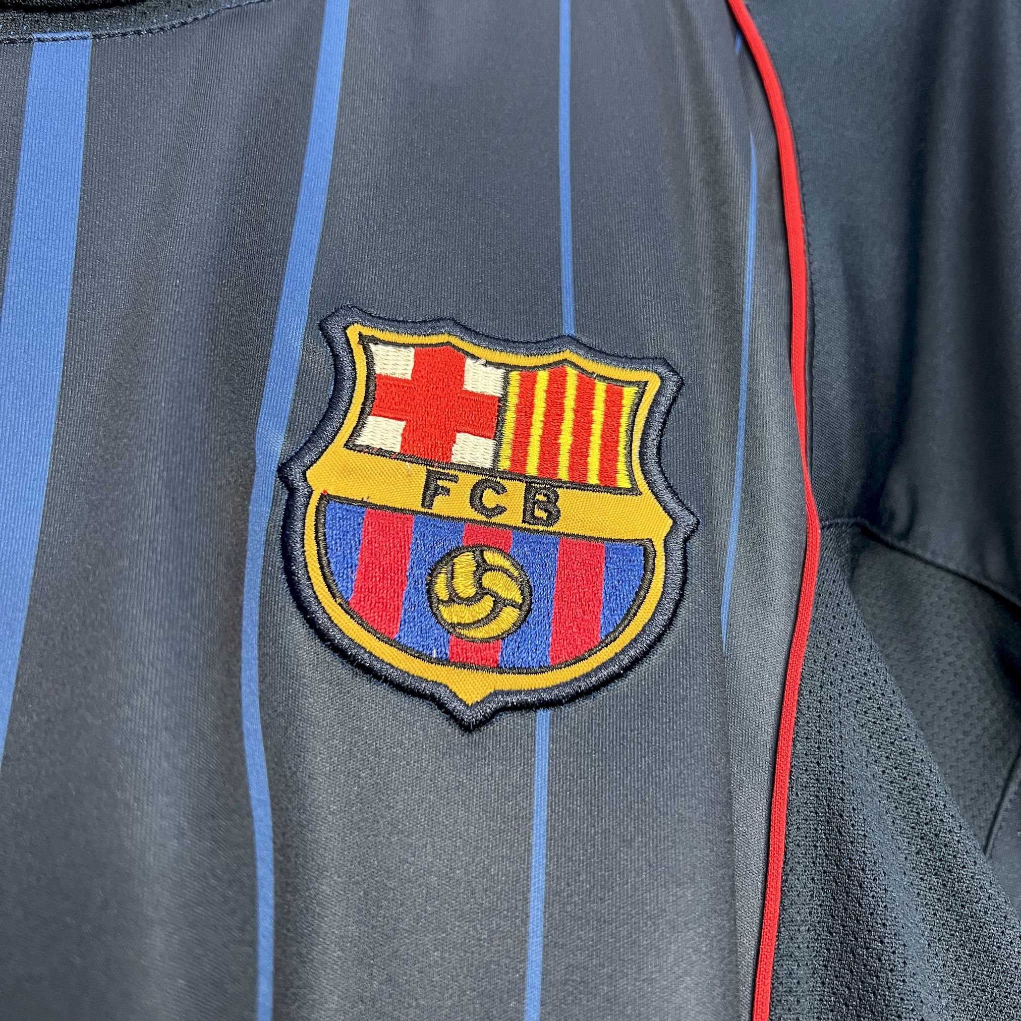 2004/2005 Retro Barcelona Away Football Shirt