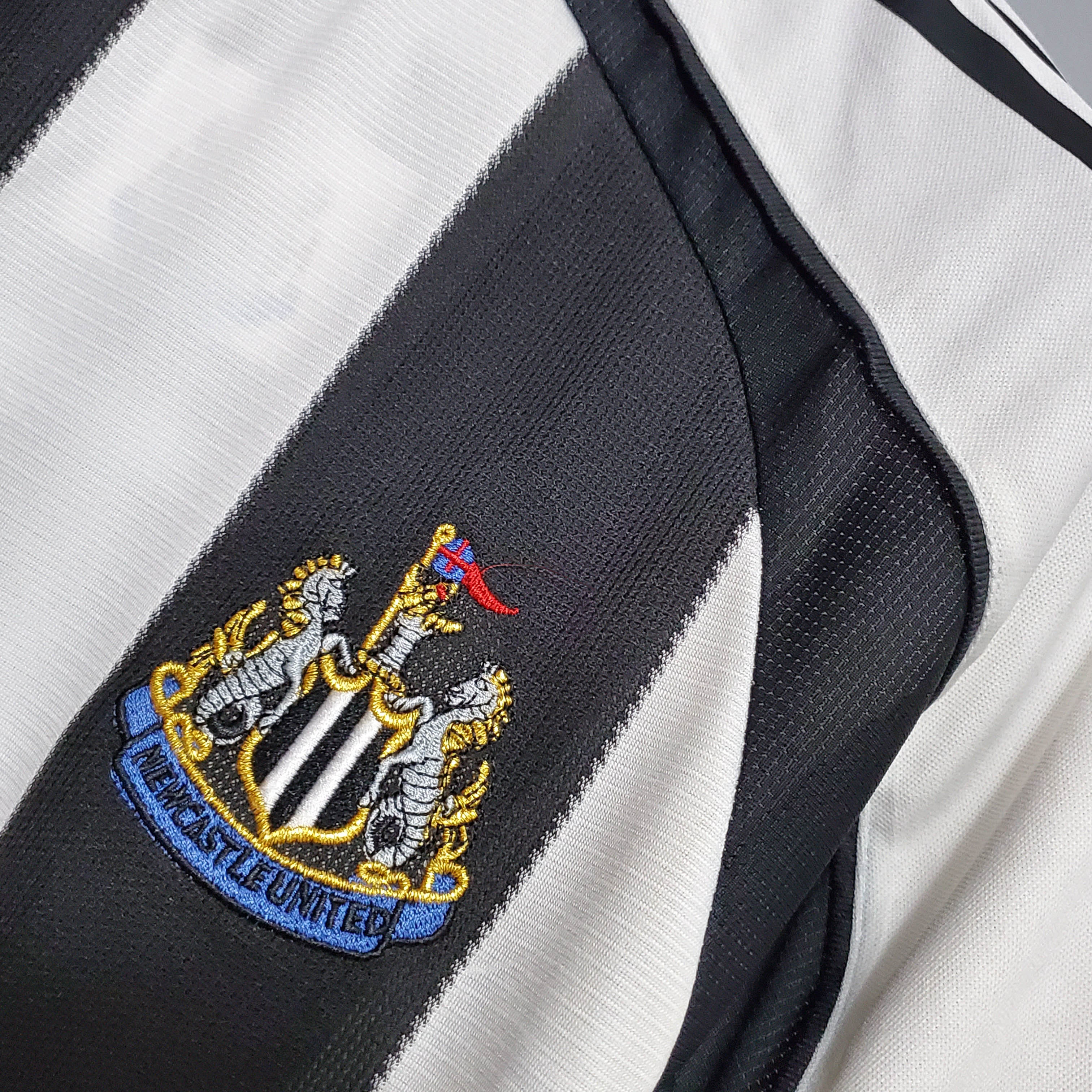 2005/2006 Retro Newcastle United Home Football Shirt