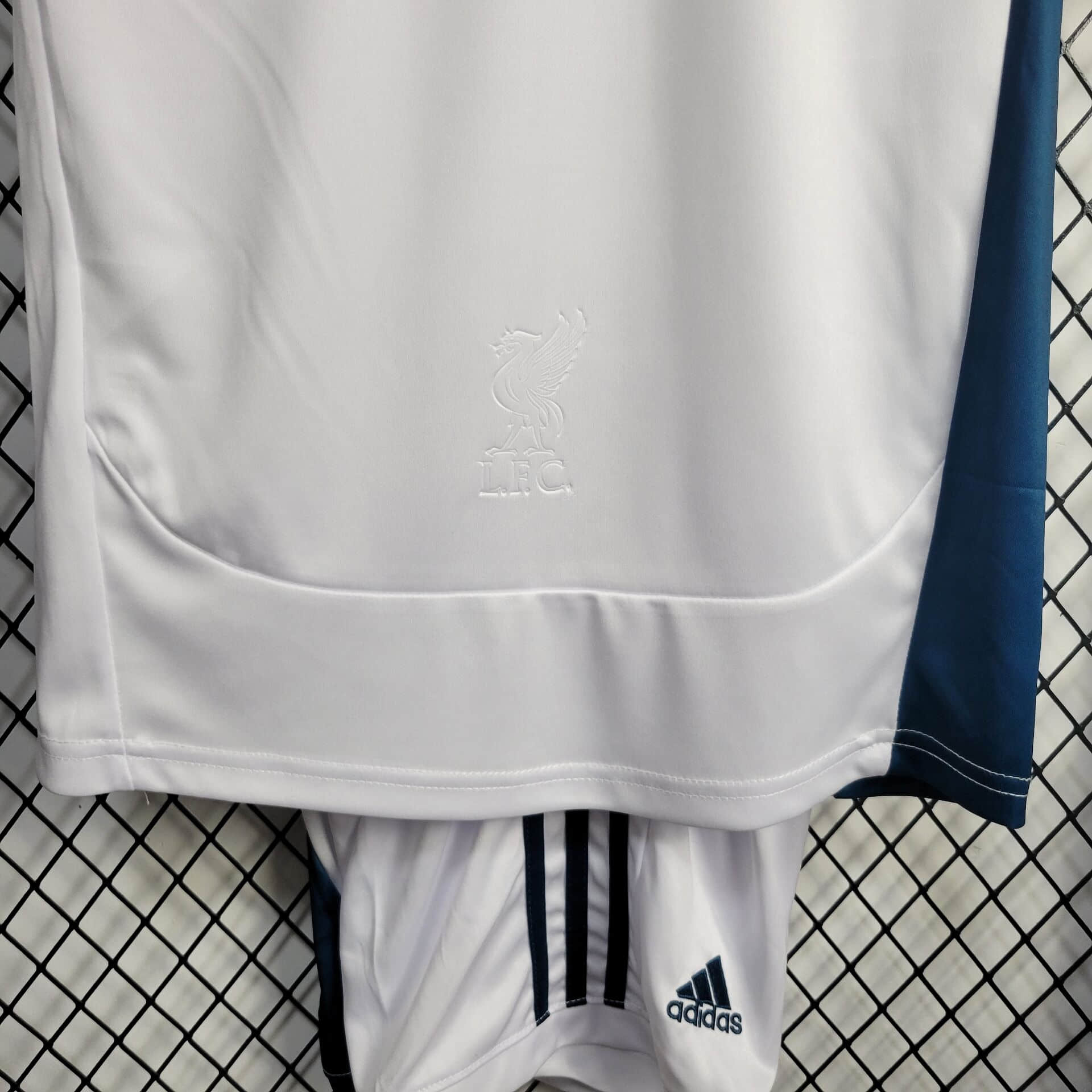 2006/2007 Retro Liverpool Away Football Shirt Kids Size