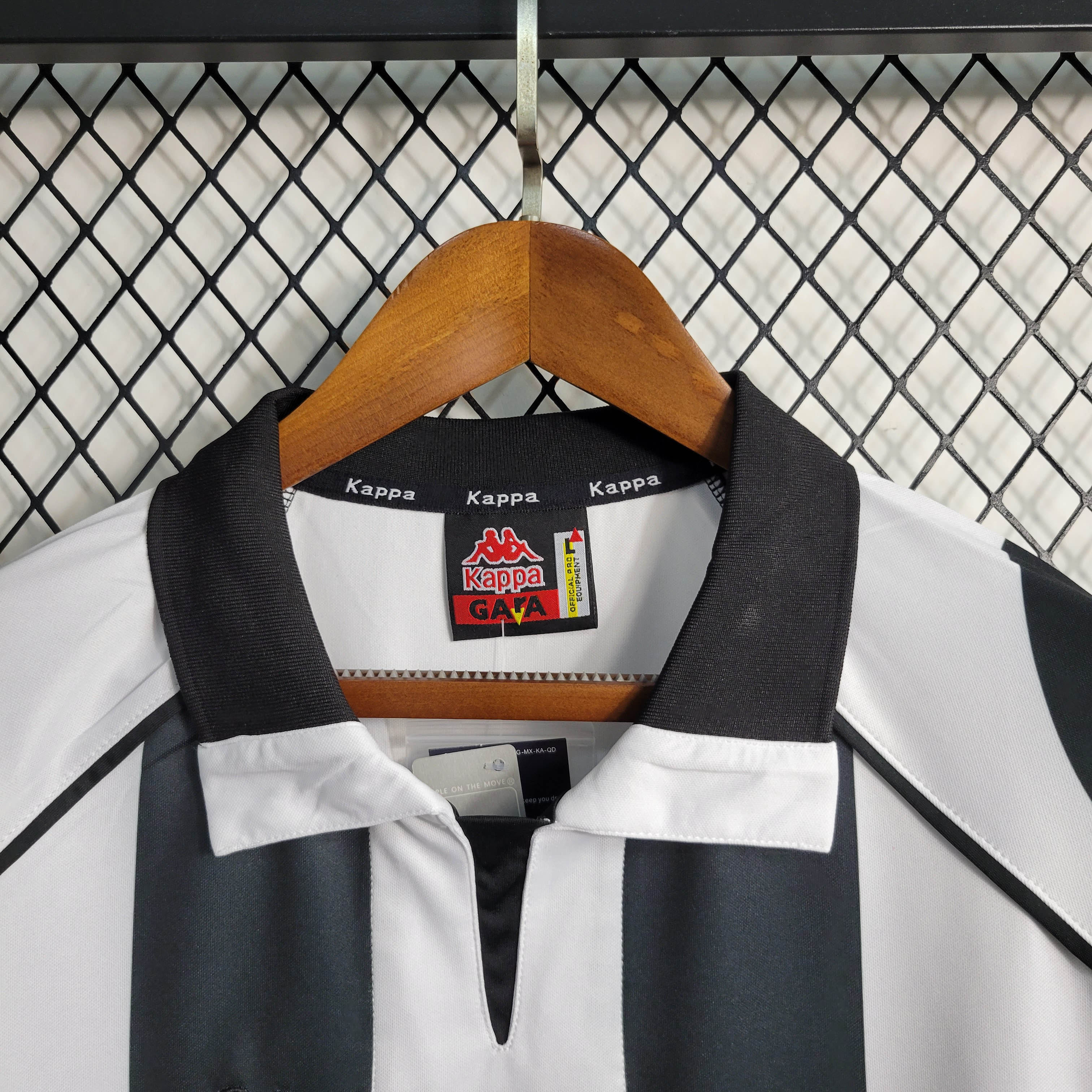 1997/1998 Retro Juventus Home Football Shirt