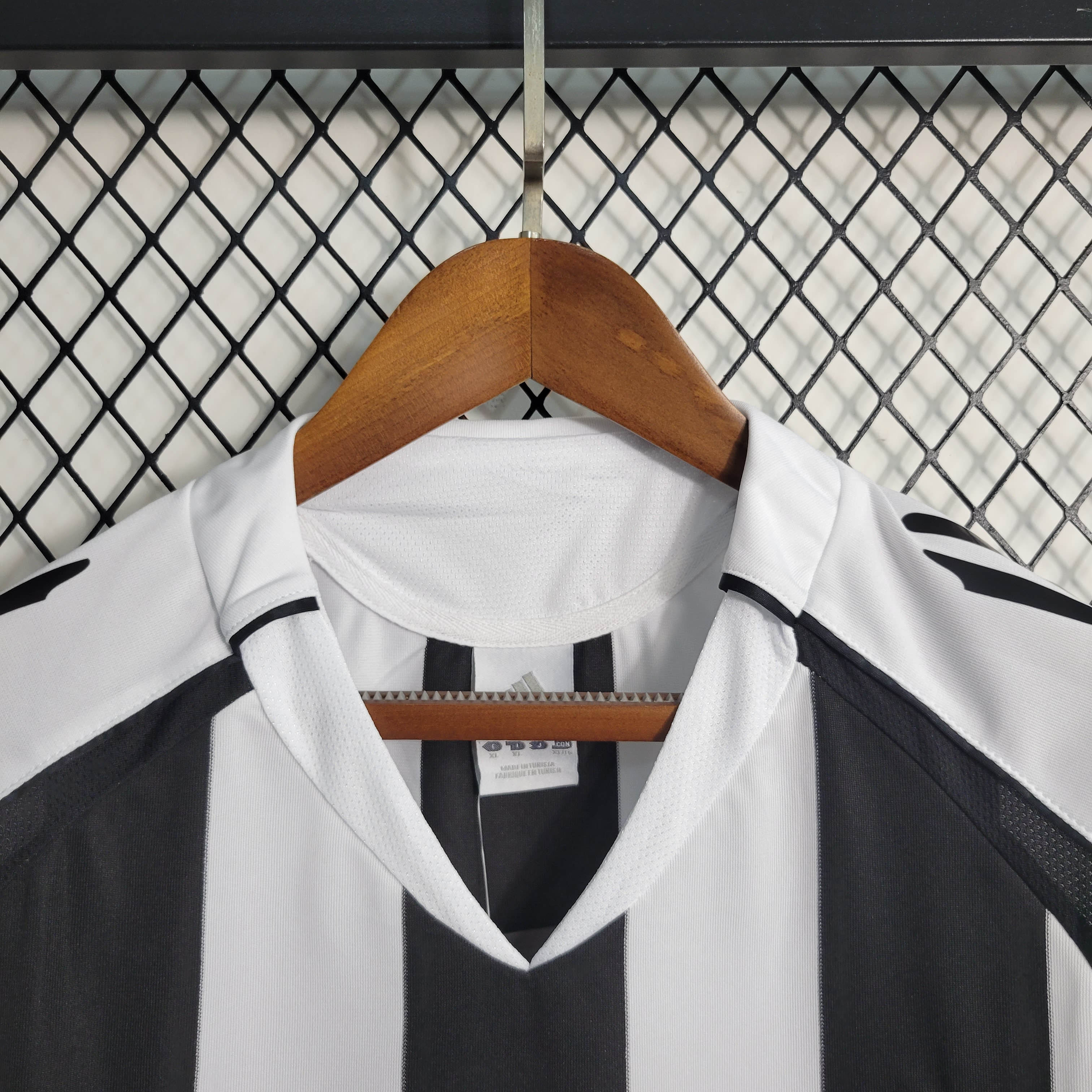 2004/2006 Retro Newcastle United Home Football Shirt