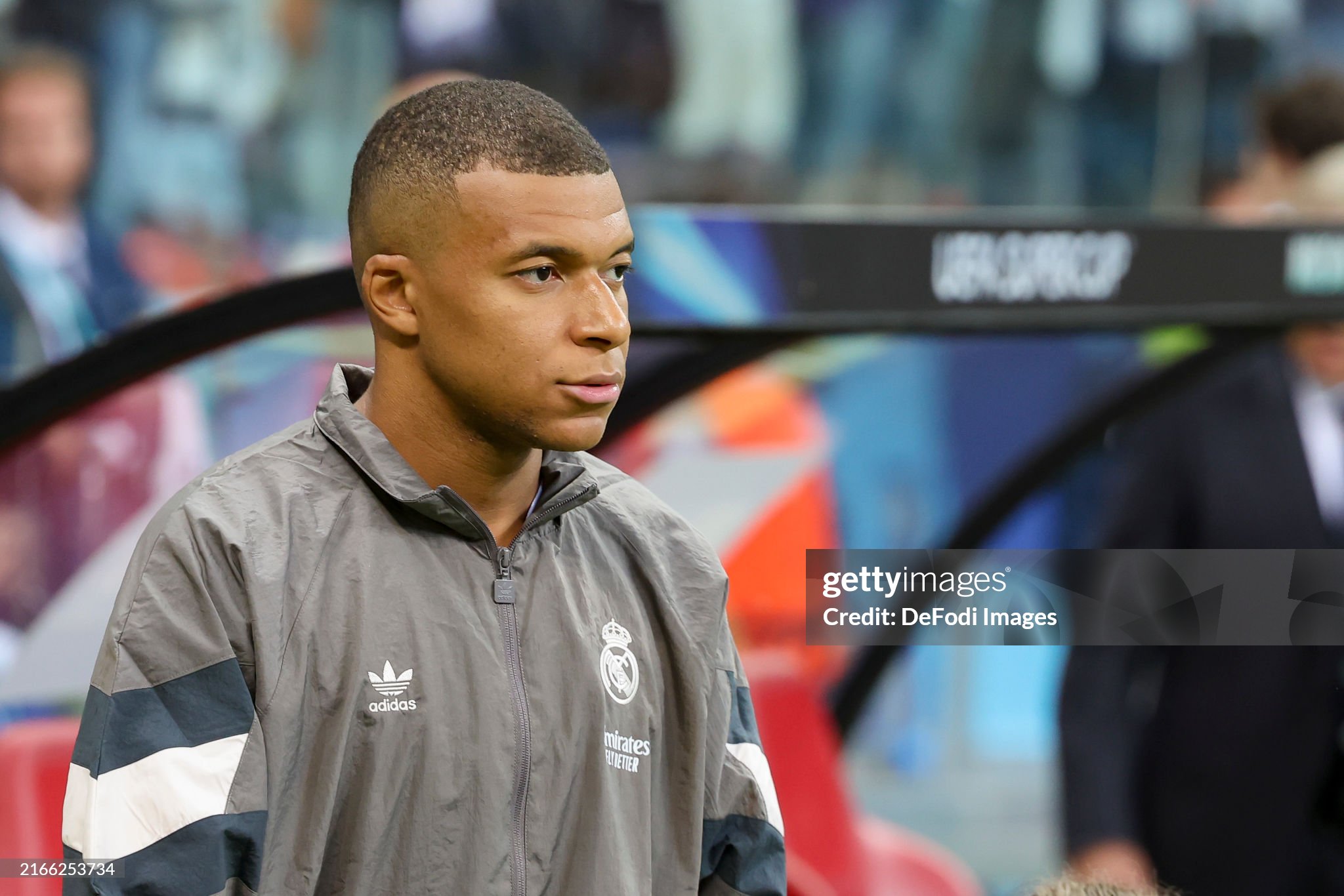 2024/2025 Real Madrid Windbreaker Football Shirt