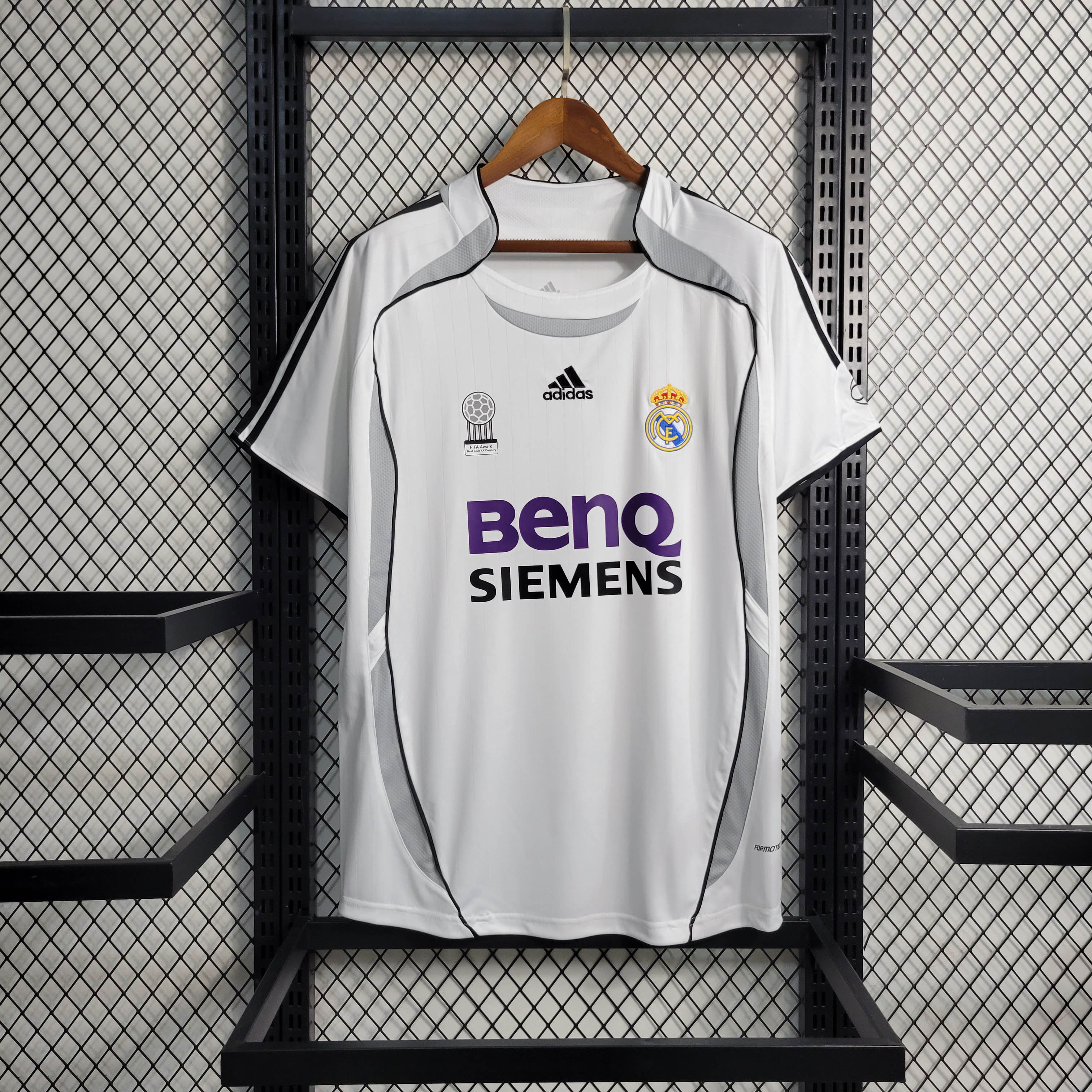 2006/2007 Retro Real Madrid Home Football Shirt