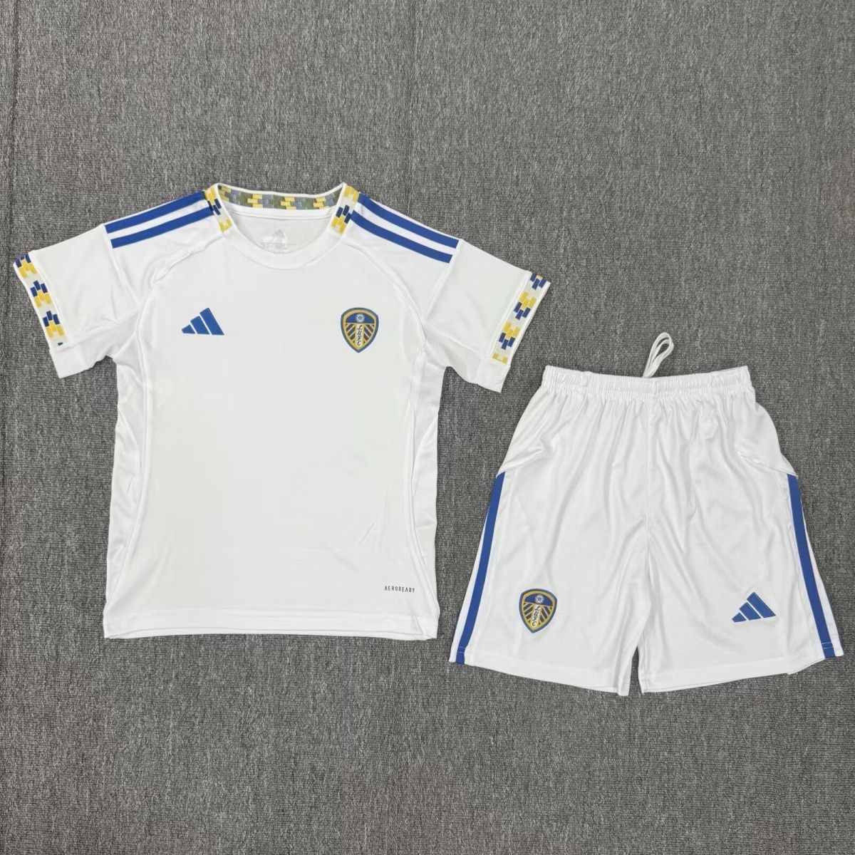 2025/2026 Leeds United Home FootballShirt Kids Size 1:1 Thai Quality