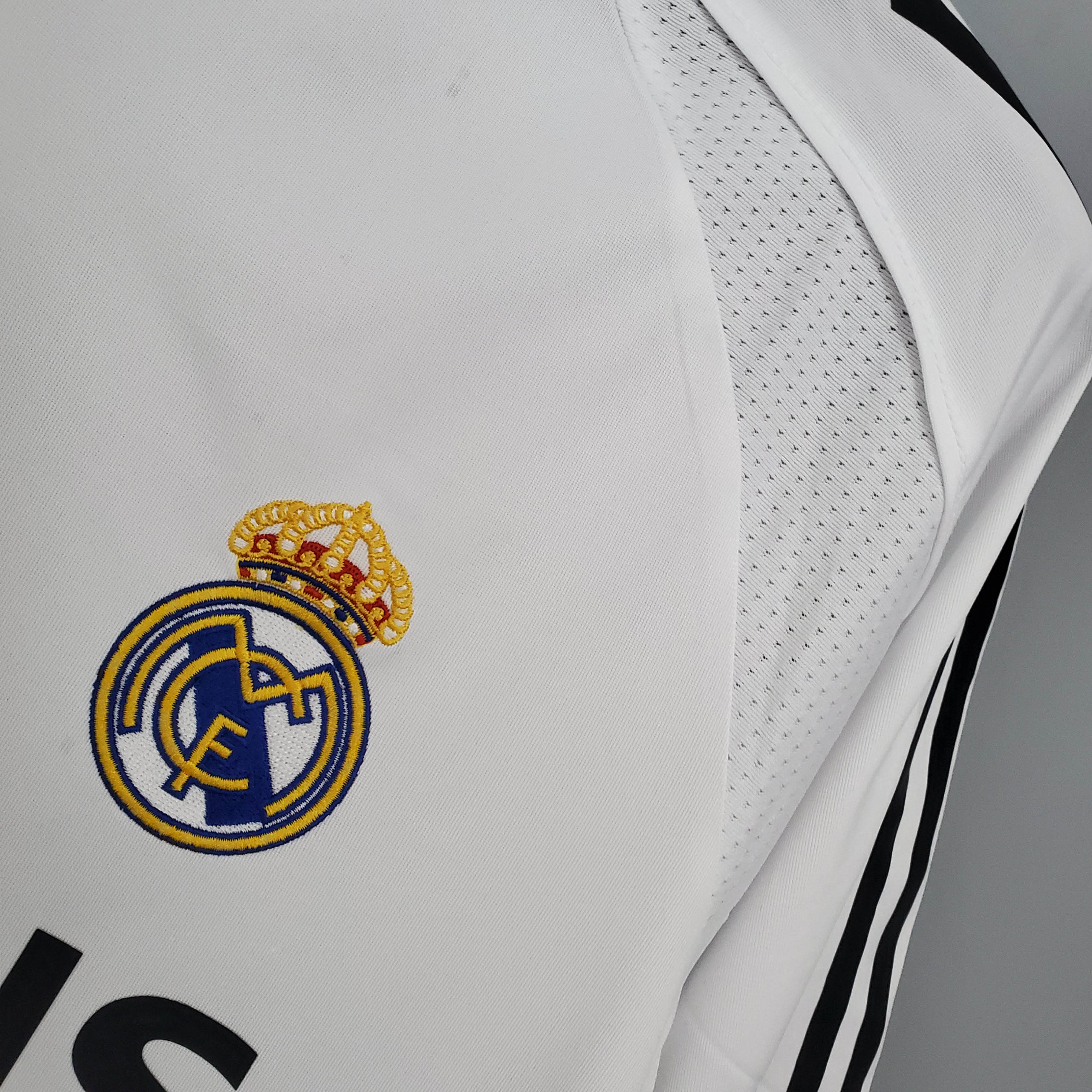 2005/2006 Retro Real Madrid Home Football Shirt