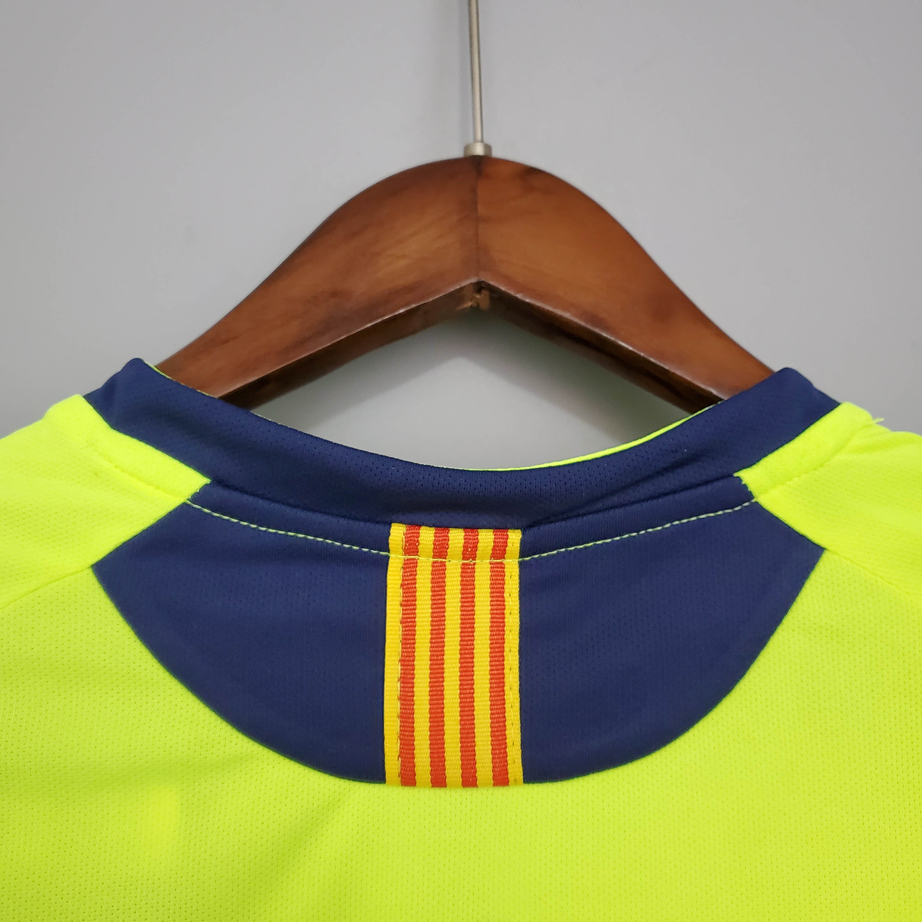 2005/2006 Retro Barcelona Away Football Shirt