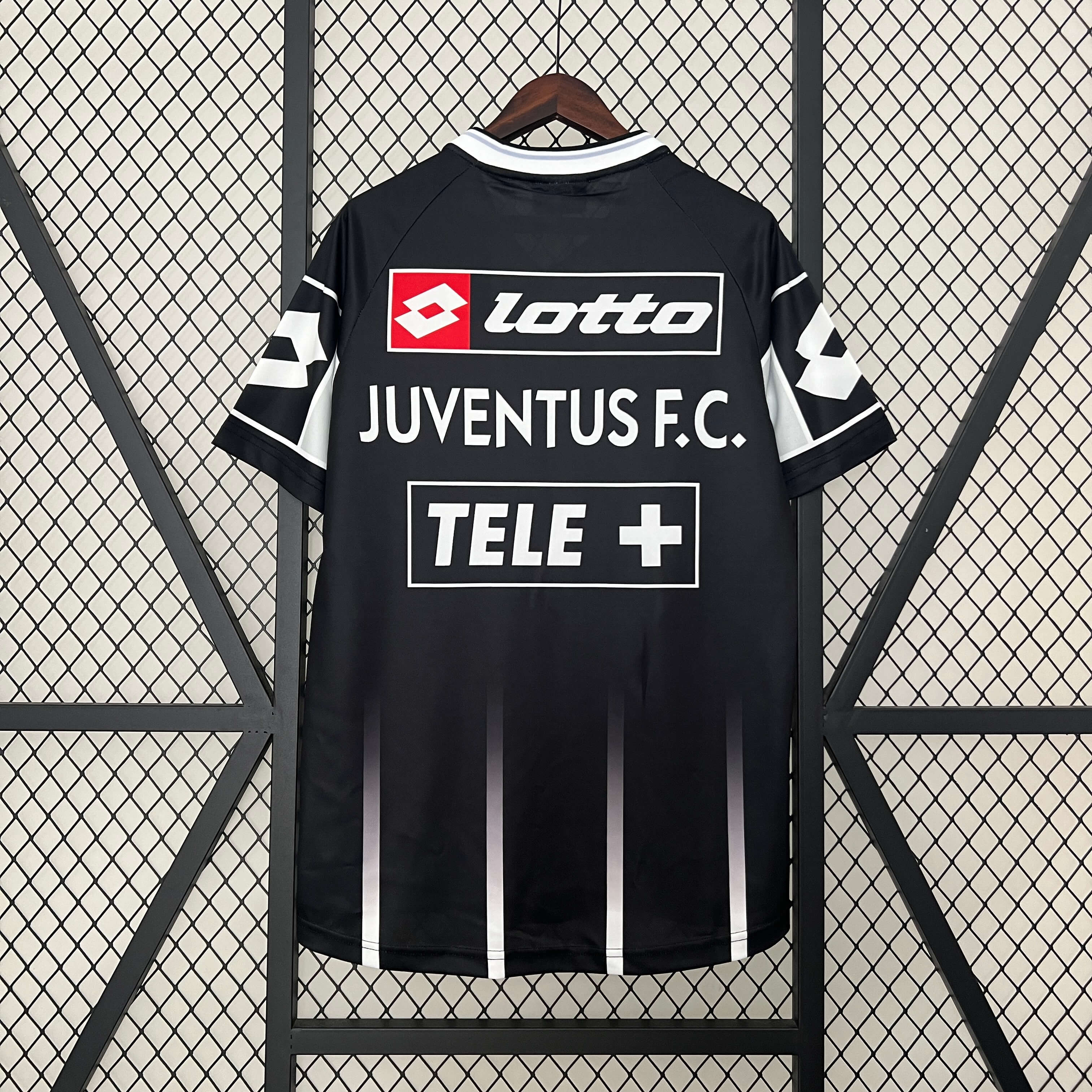 2000/2001 Retro Juventus Training Wear Football Shirt