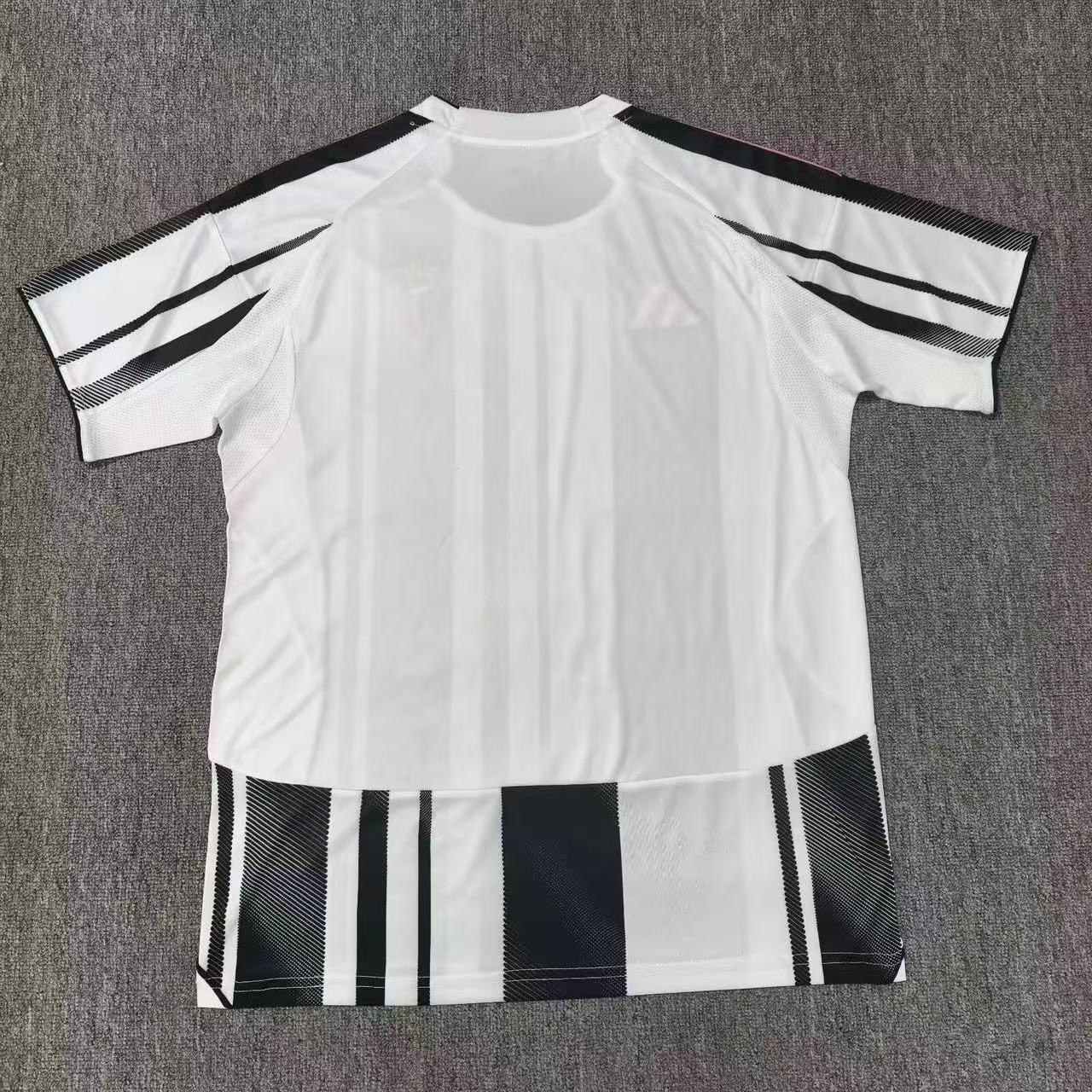 2025/2026 Juventus Home FootballShirt 1:1 Thai Quality
