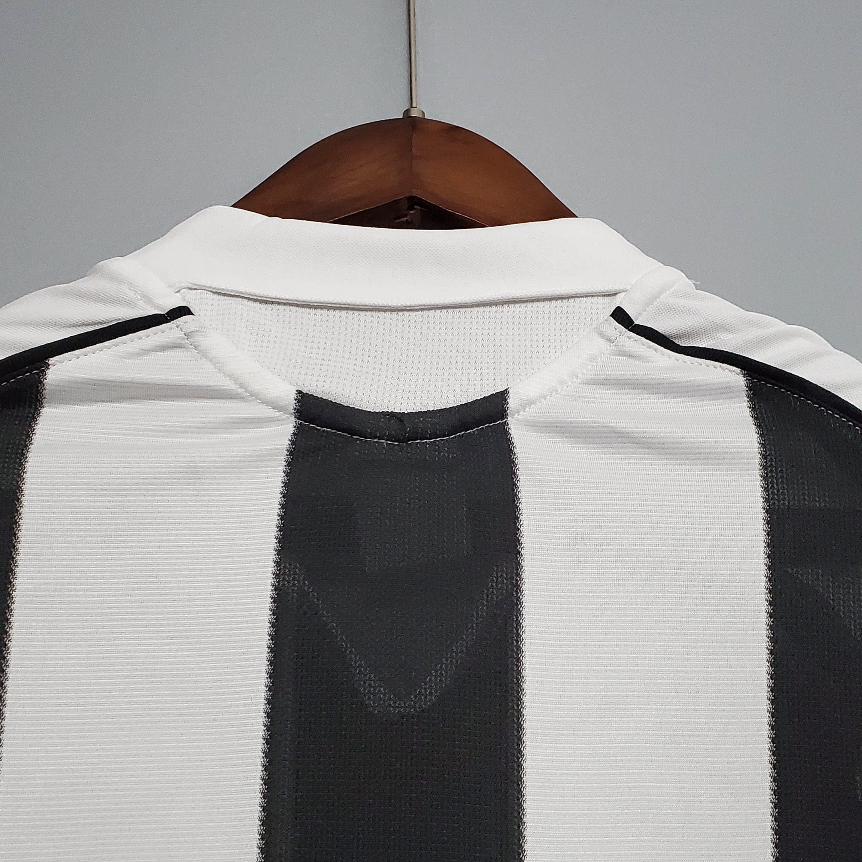 2005/2006 Retro Newcastle United Home Football Shirt