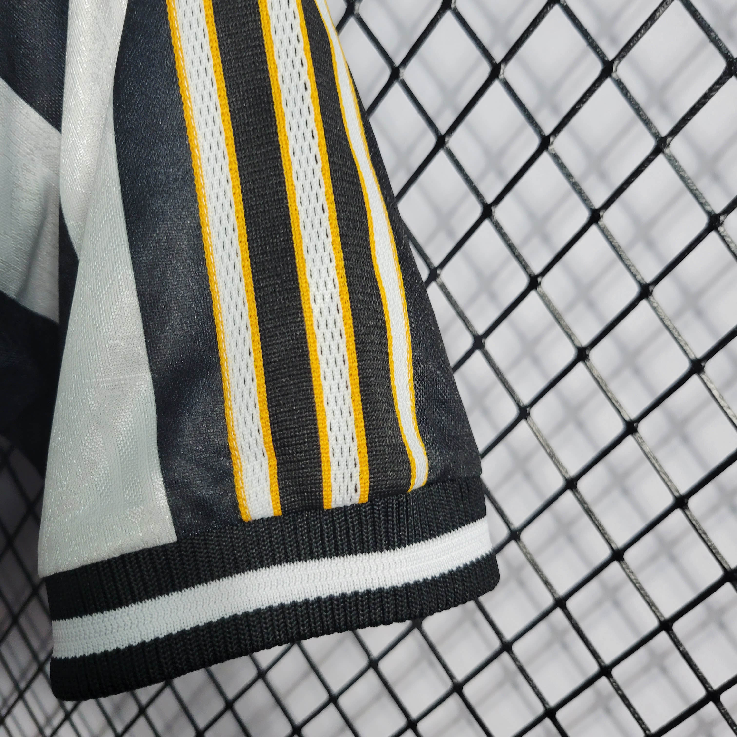 1995/1997 Retro Newcastle United Home Football Shirt