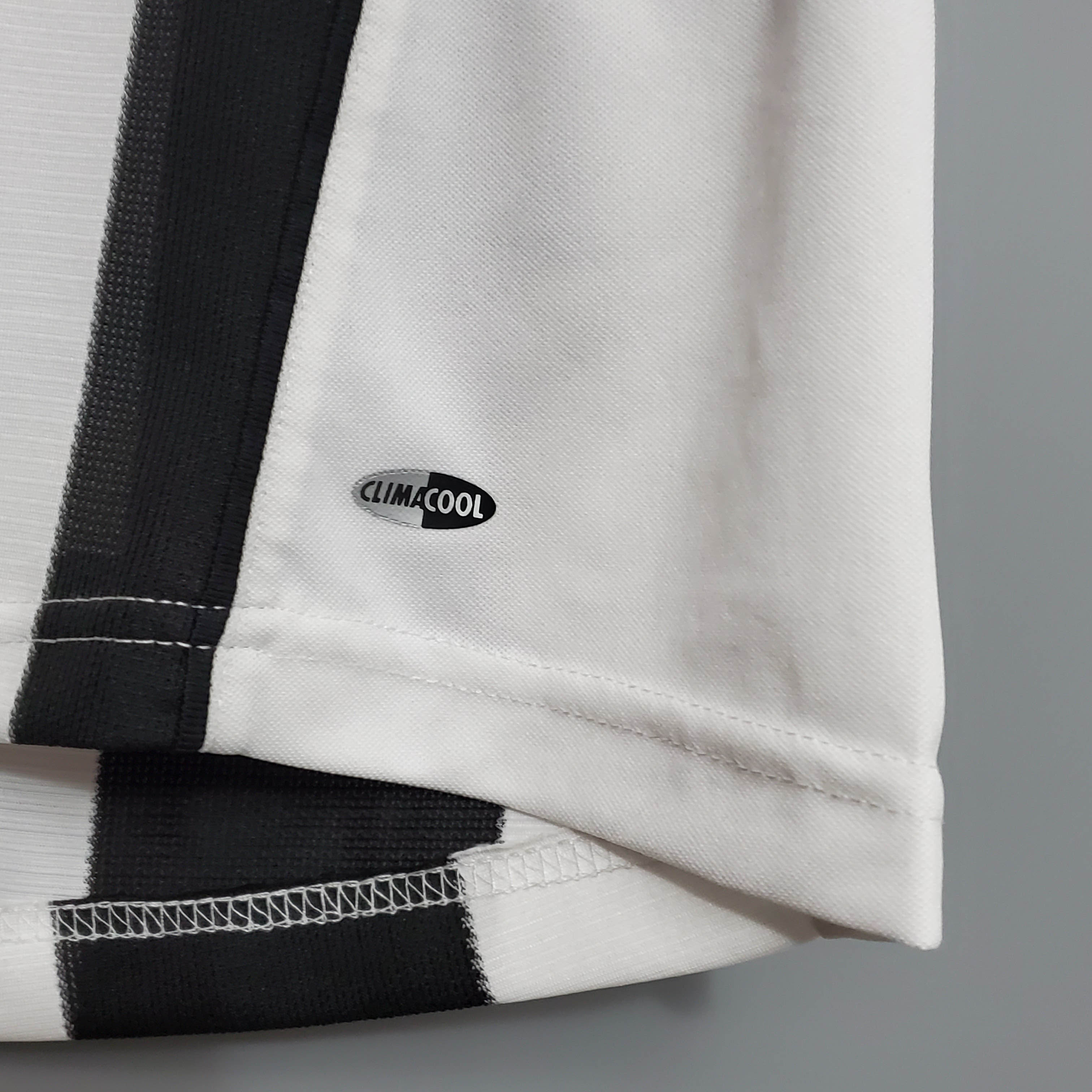 2005/2006 Retro Newcastle United Home Football Shirt