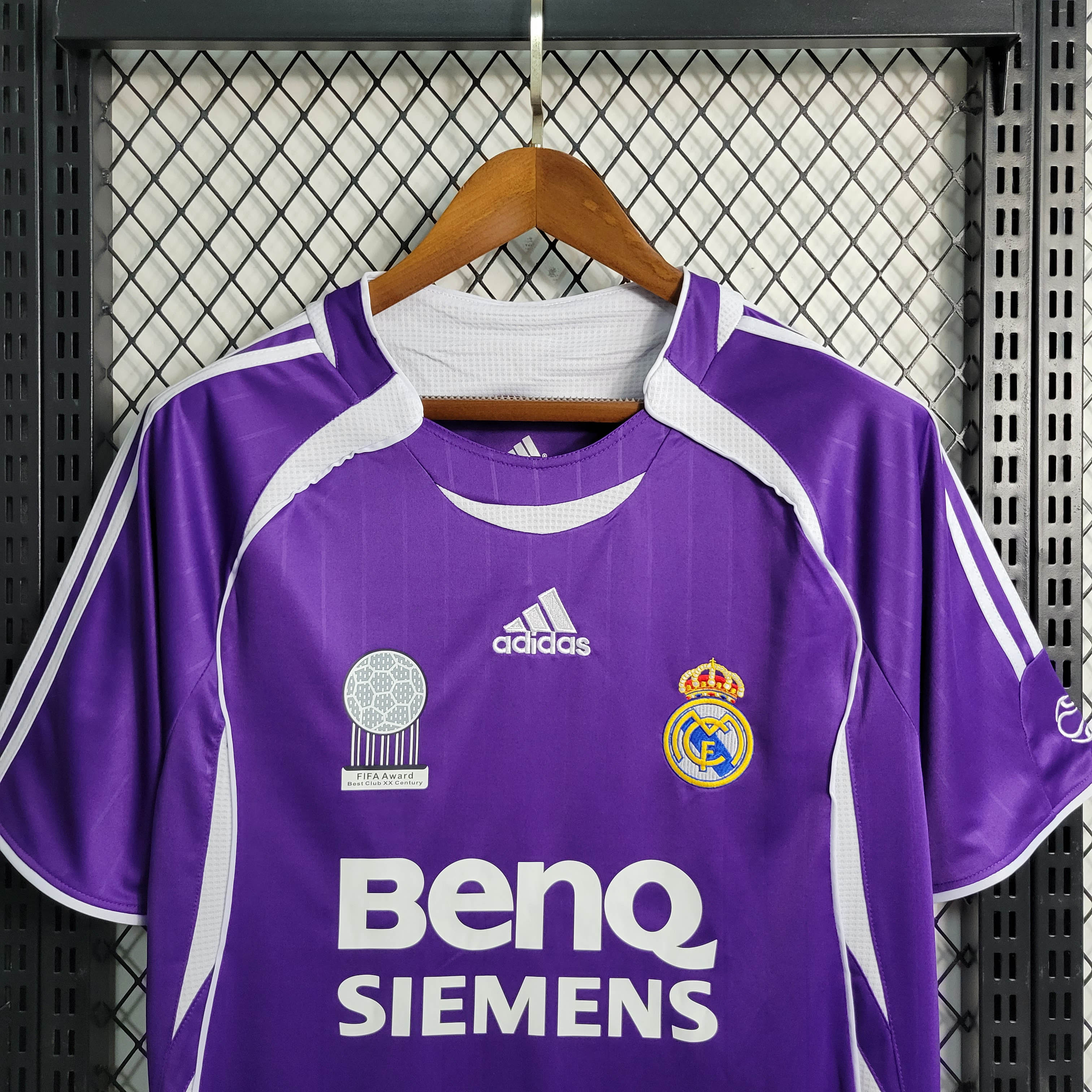 2006/2007 Retro Real Madrid Third Away Purple Football Shirt