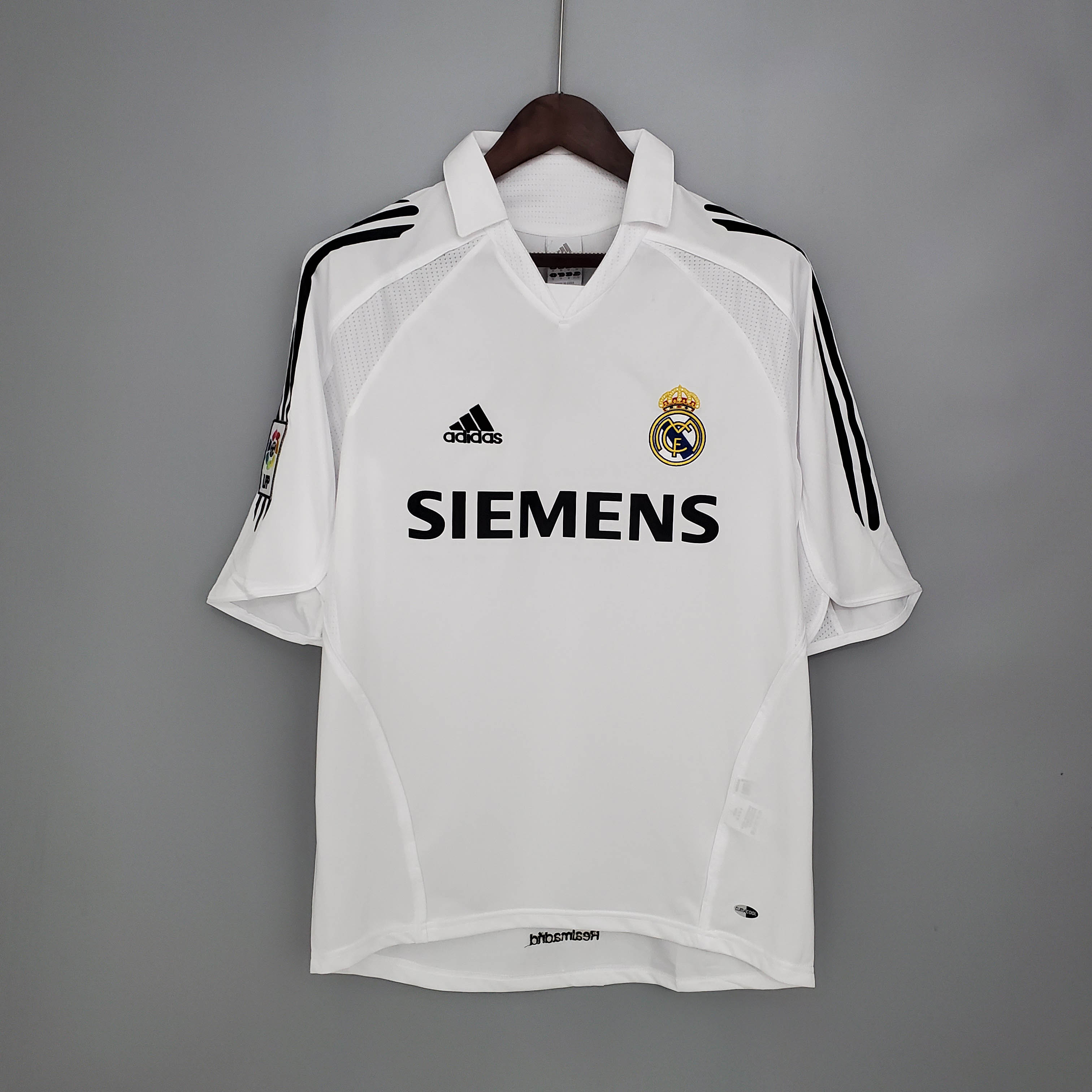 2005/2006 Retro Real Madrid Home Football Shirt