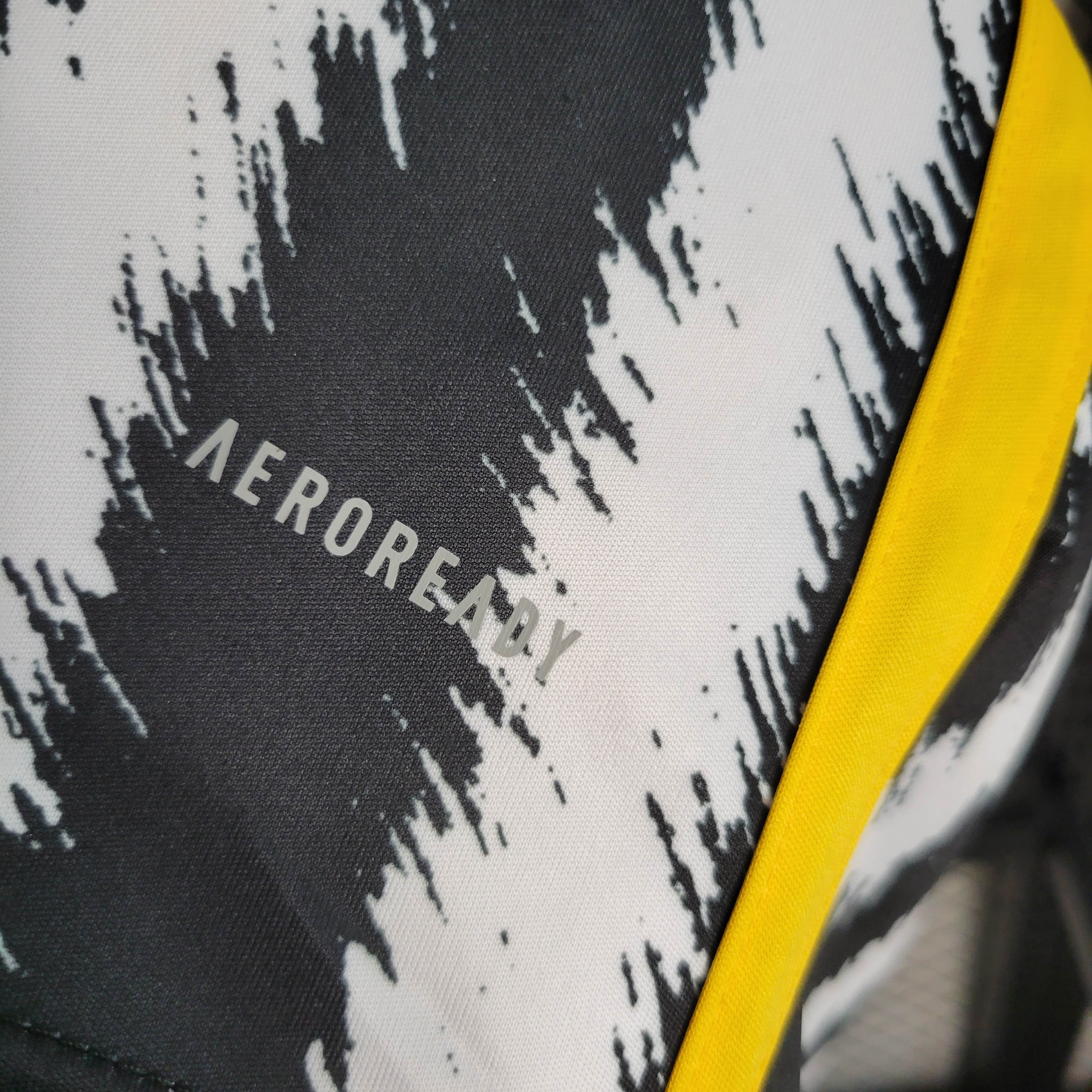 2023/2024 Juventus Home Football Shirt