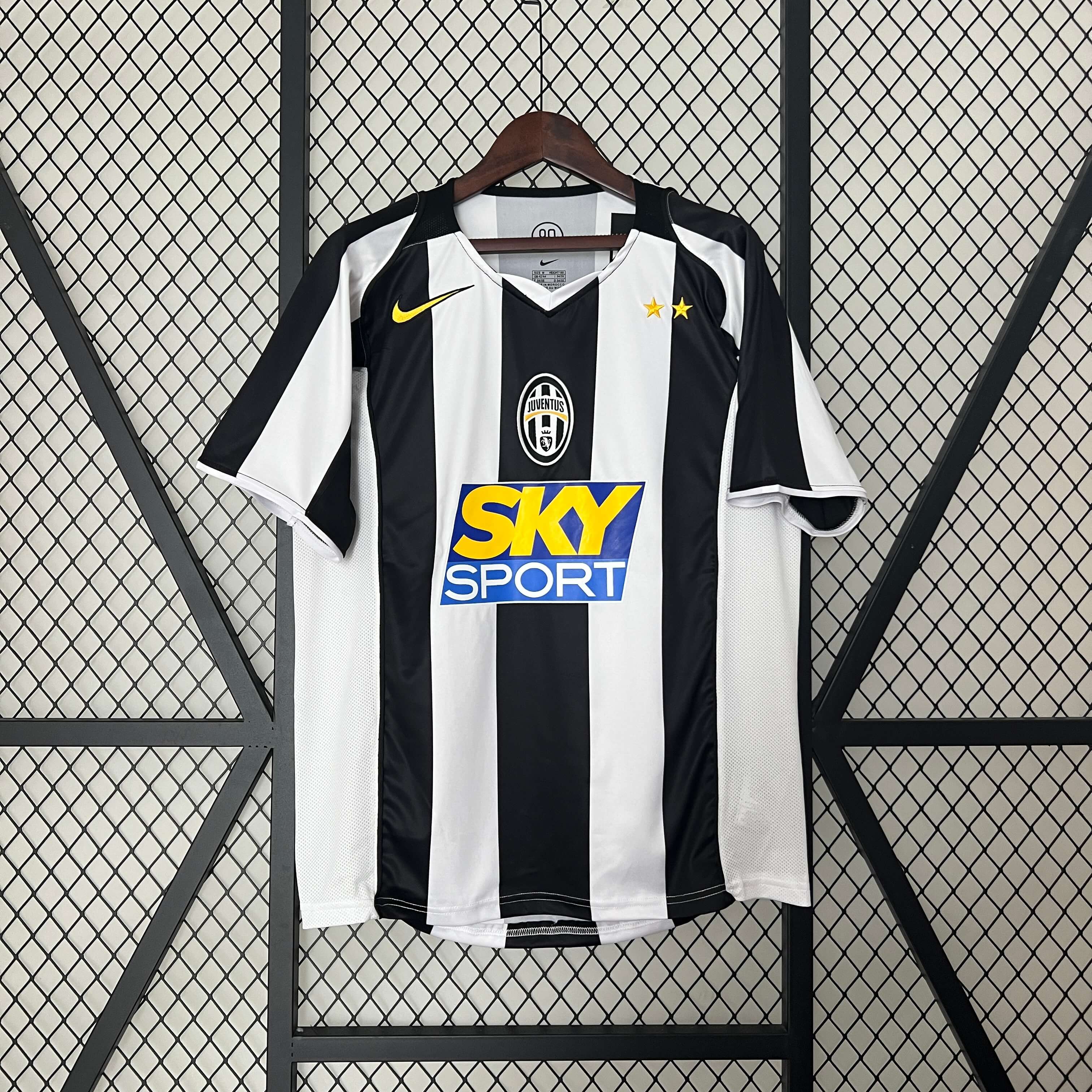 2004/2005 Retro Juventus Home Football Shirt