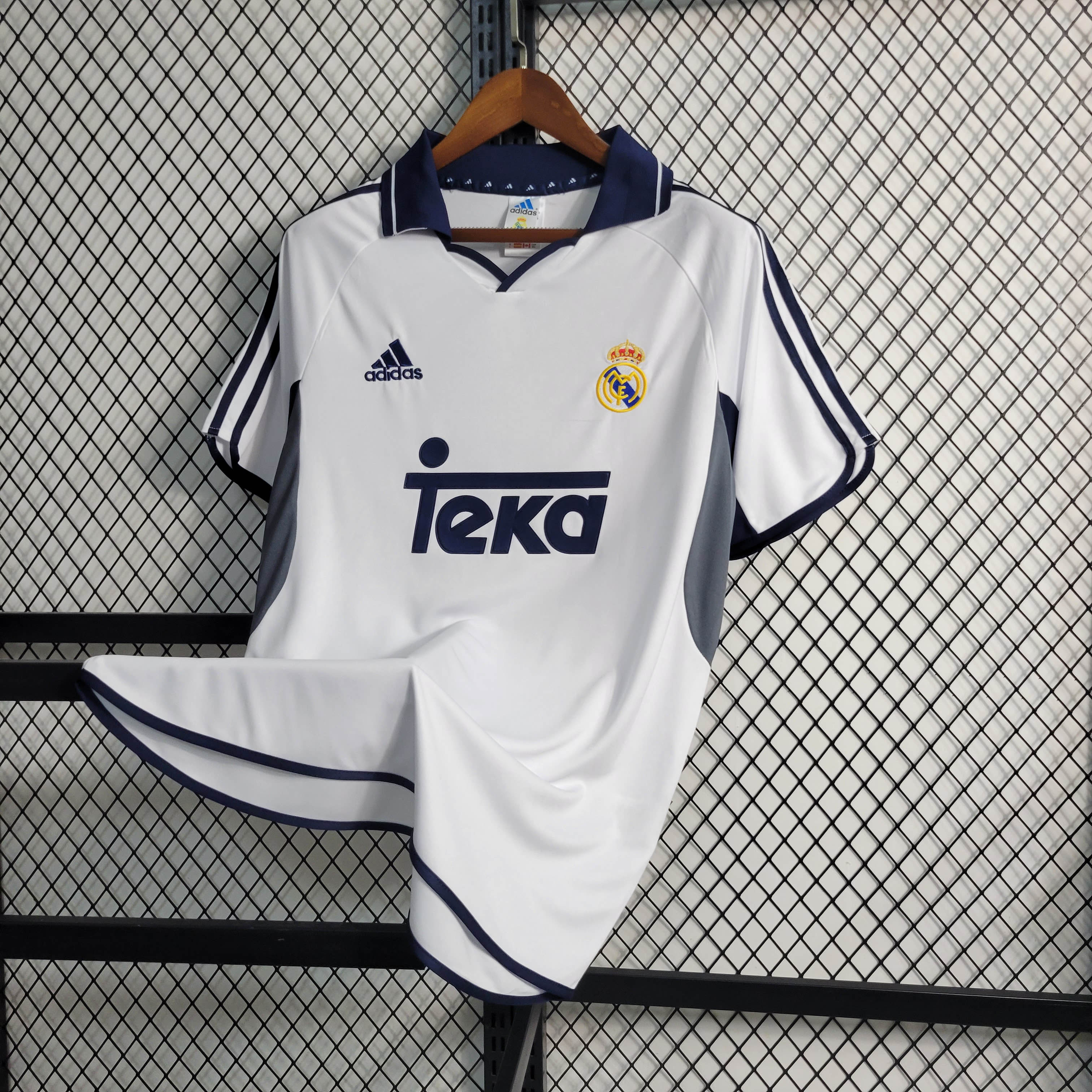 2000/2001 Retro Real Madrid Home Football Shirt