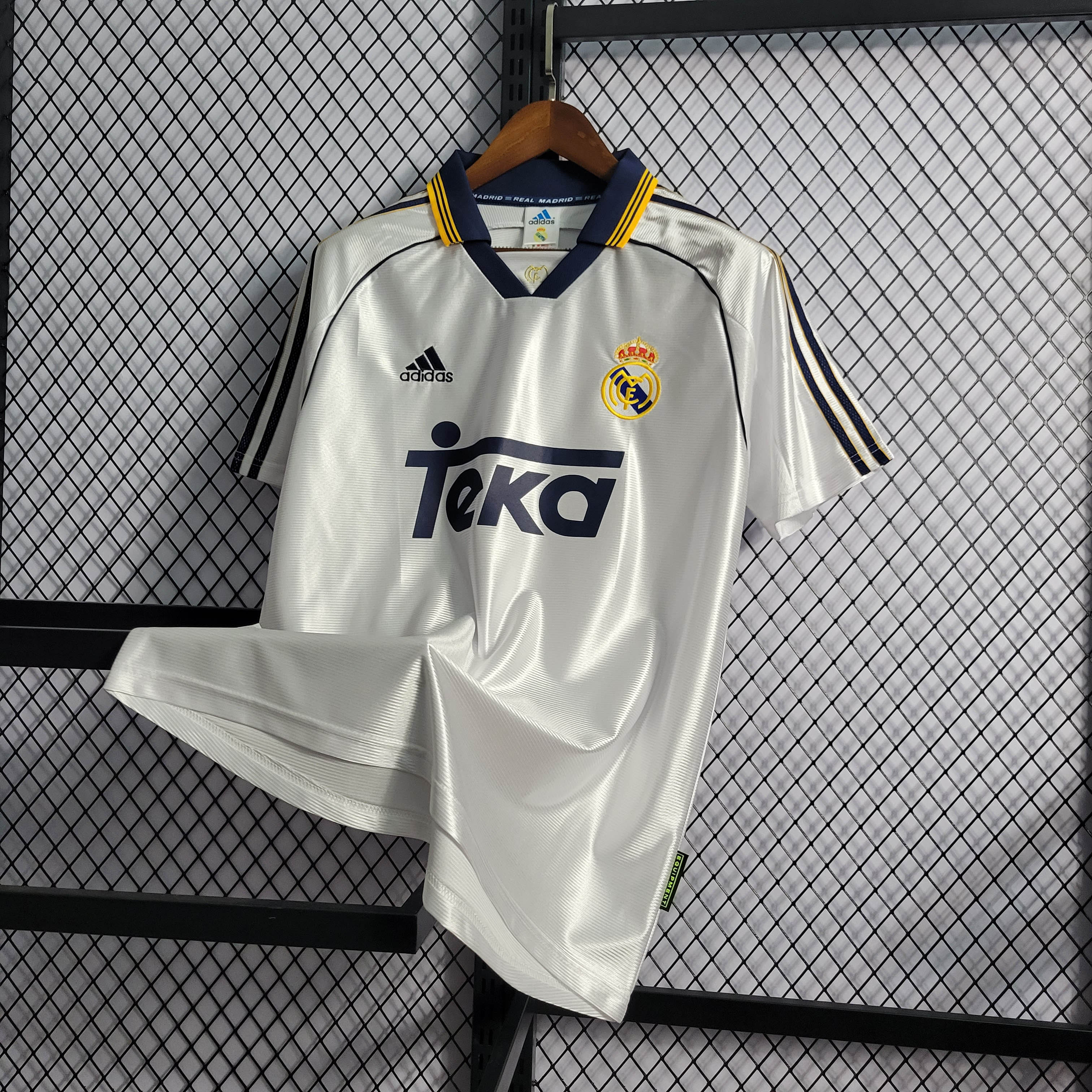 1998/2000 Retro Real Madrid Home Football Shirt