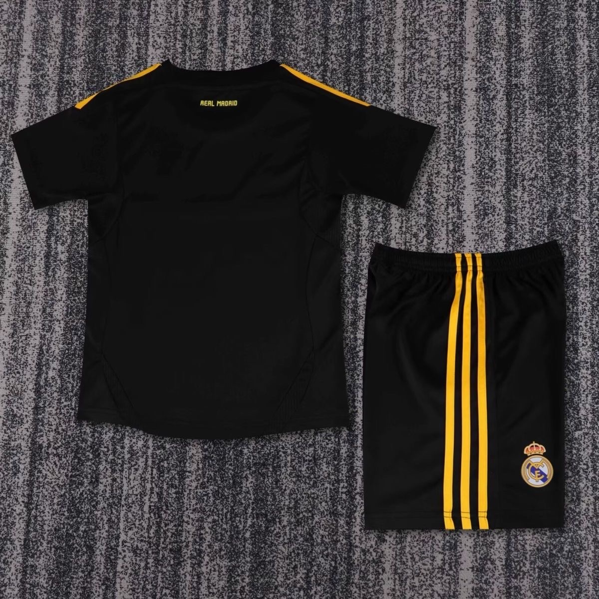 2011/2012 Retro Real Madrid GoalkeepelFootball shirt Kids Size 1:1 Thai Quality