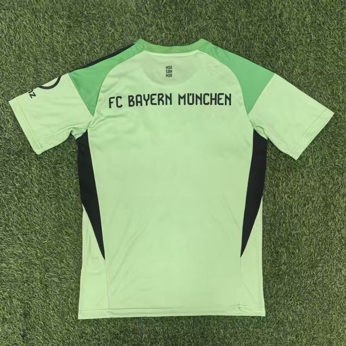 2025/2026 Bayern Munchen GoalkeeperFootball shirt 1:1 Thai Quality