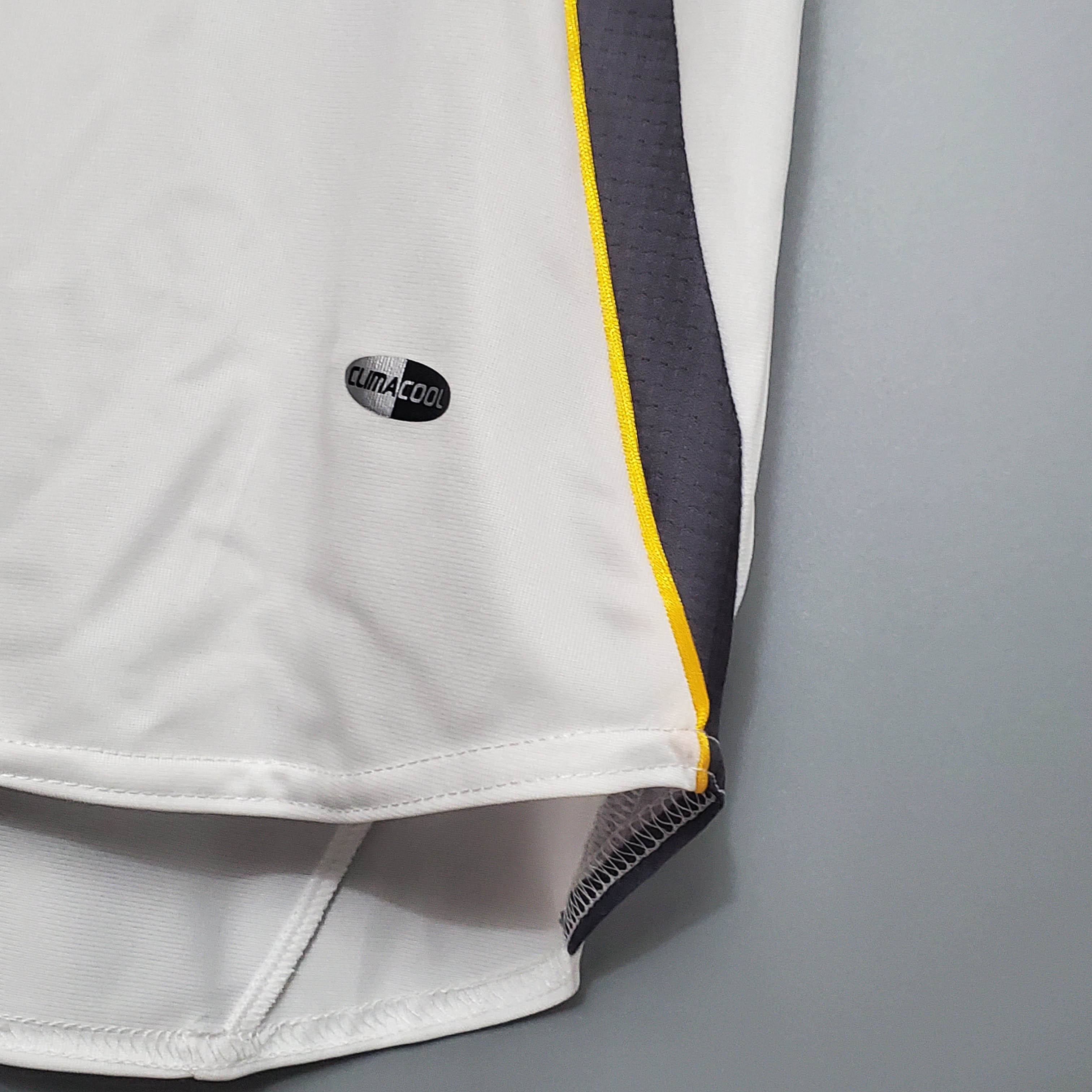 2006 Retro Japan Away Football Shirt