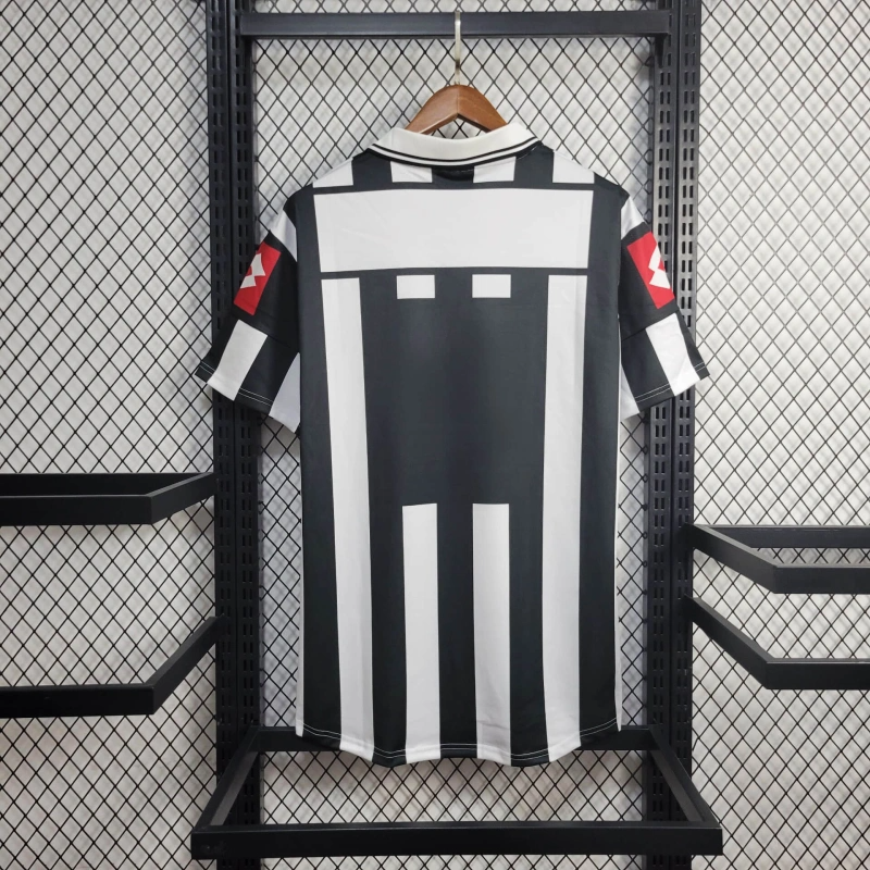 2001/2002 Retro Juventus Home Football Shirt
