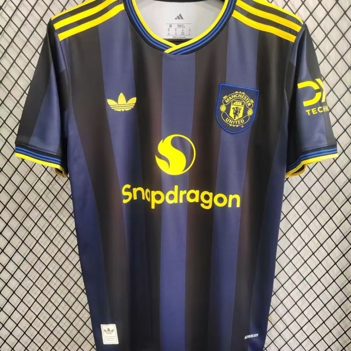 2025/2026 Manchester United TrainingWear Football Shirt 1:1 Thai Quality