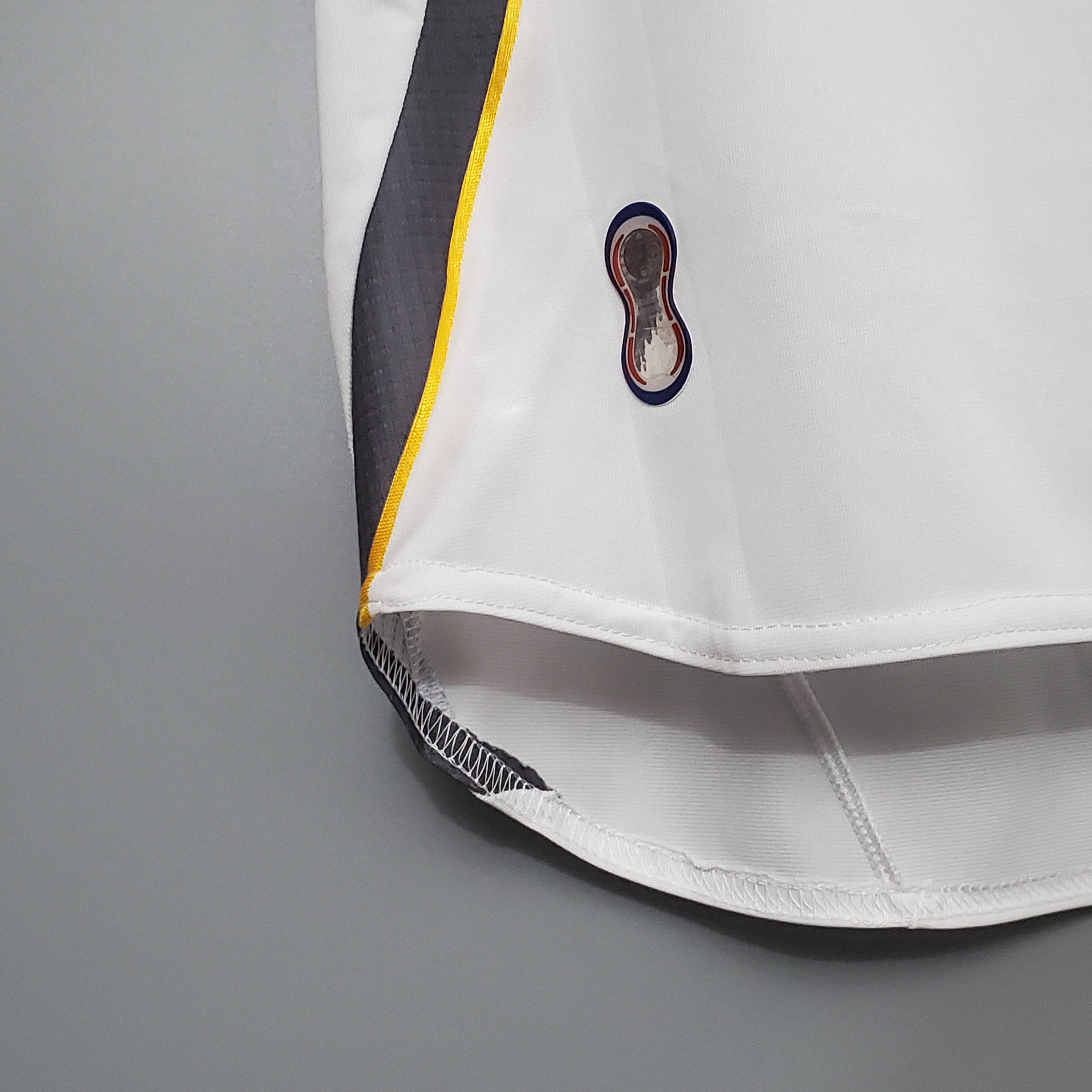 2006 Retro Japan Away Football Shirt