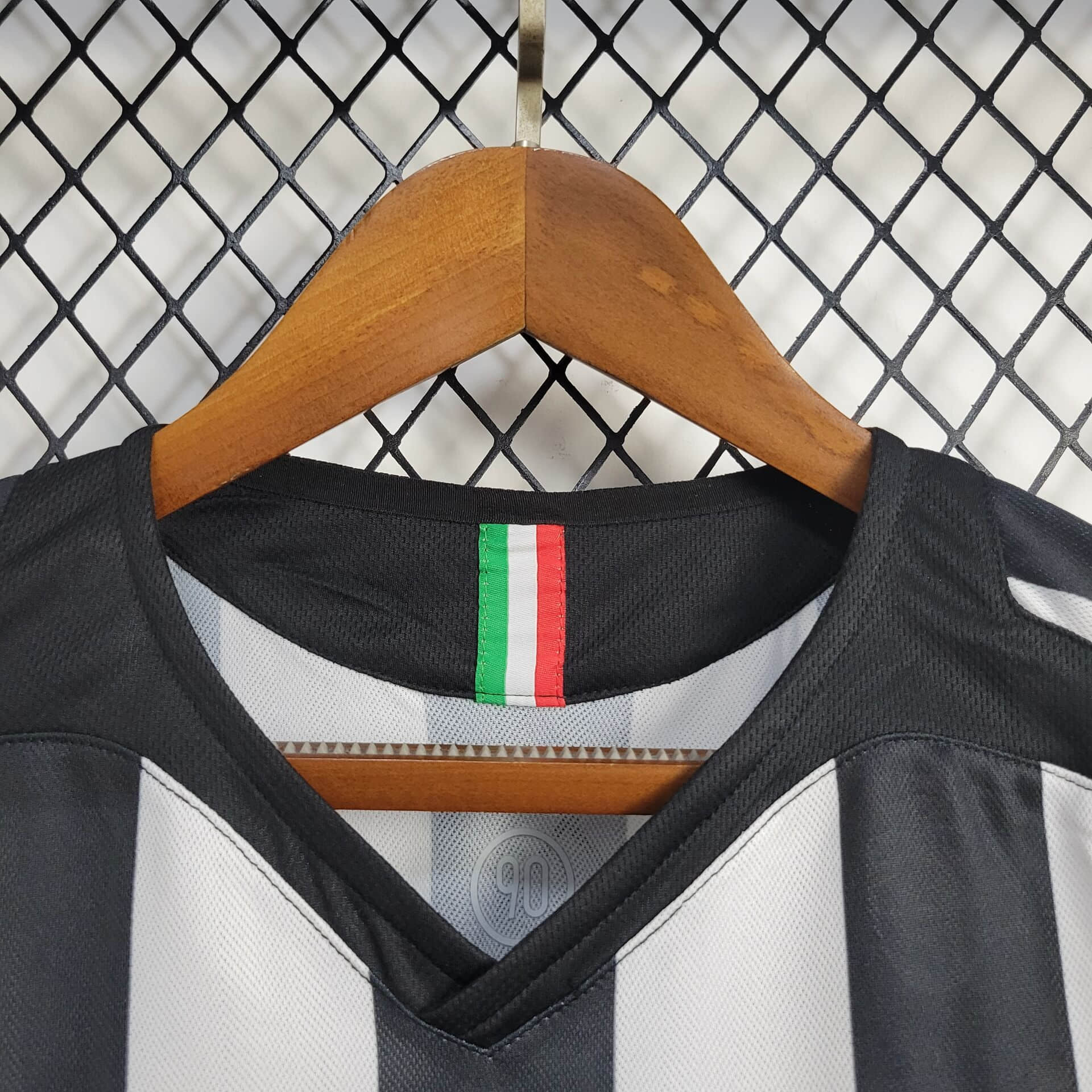 2005/2006 Retro Juventus Home Football Shirt