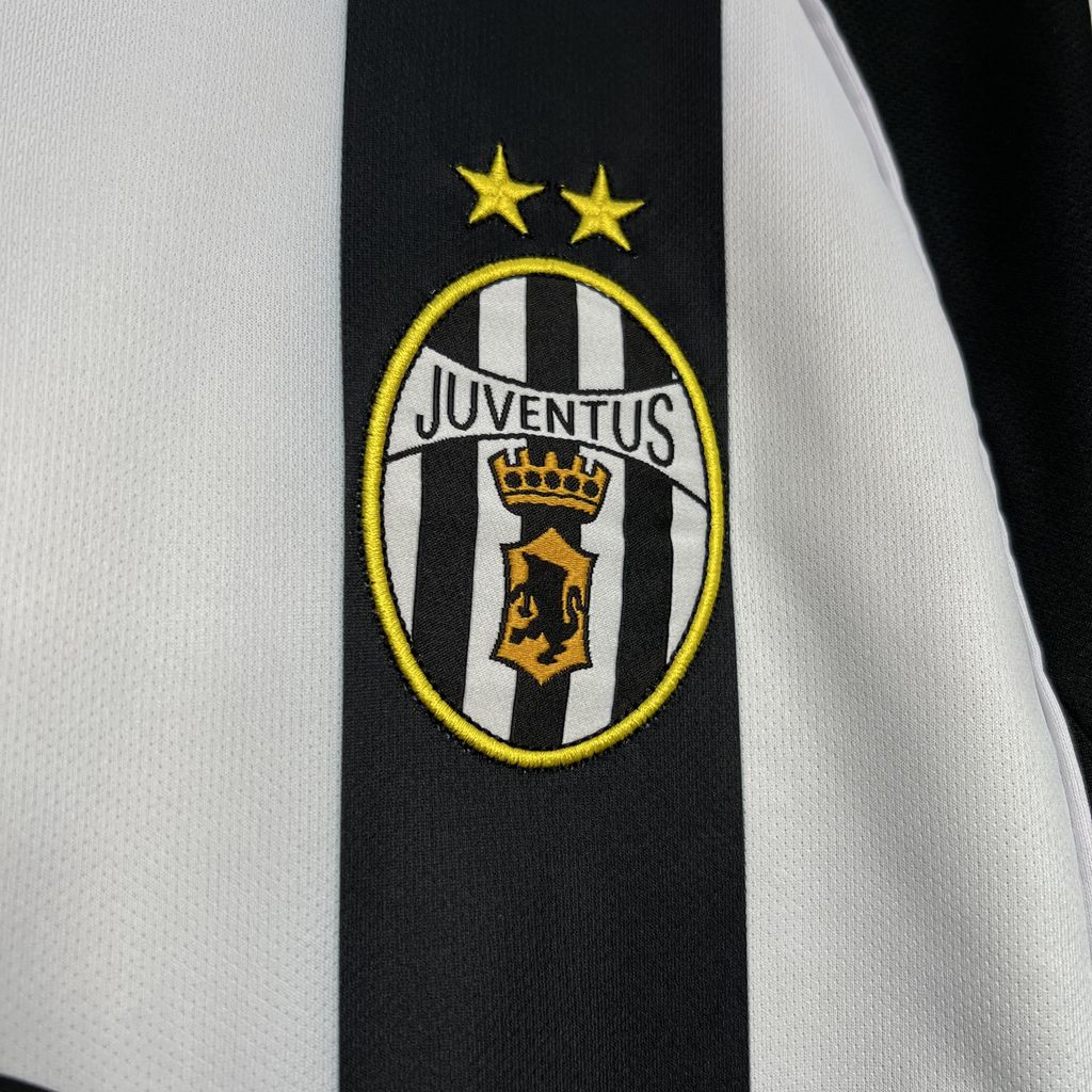 2002/2003 Retro Juventus Home Football Shirt