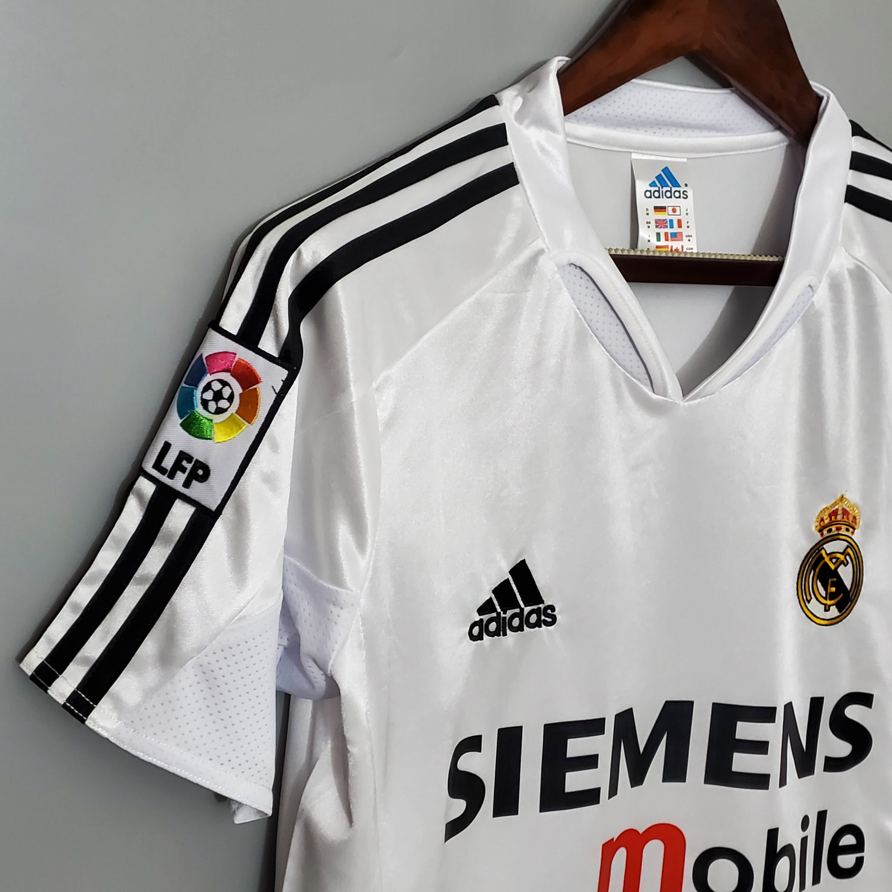 2004/2005 Retro Real Madrid Home Football Shirt