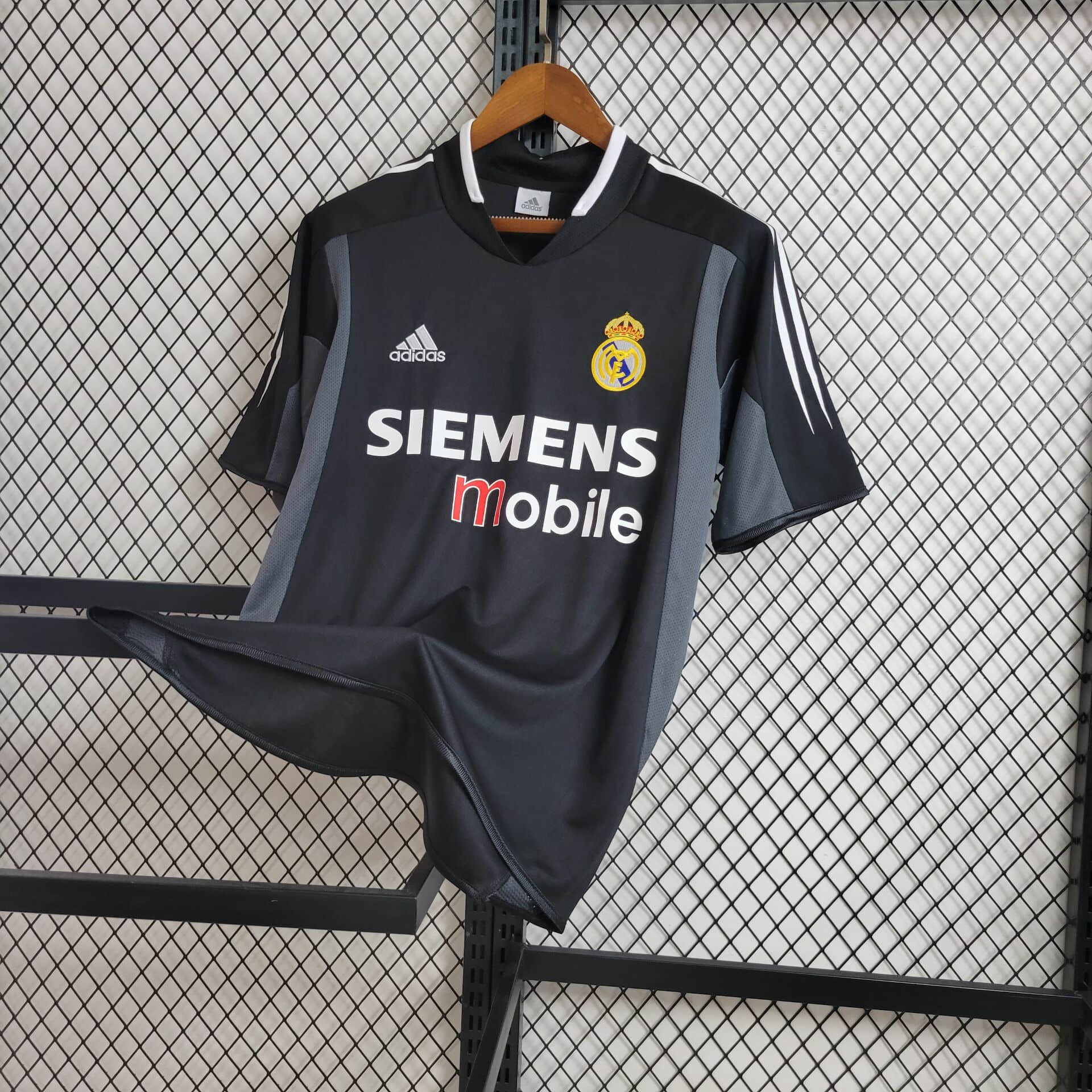 2004/2005 Retro Real Madrid Away Football Shirt