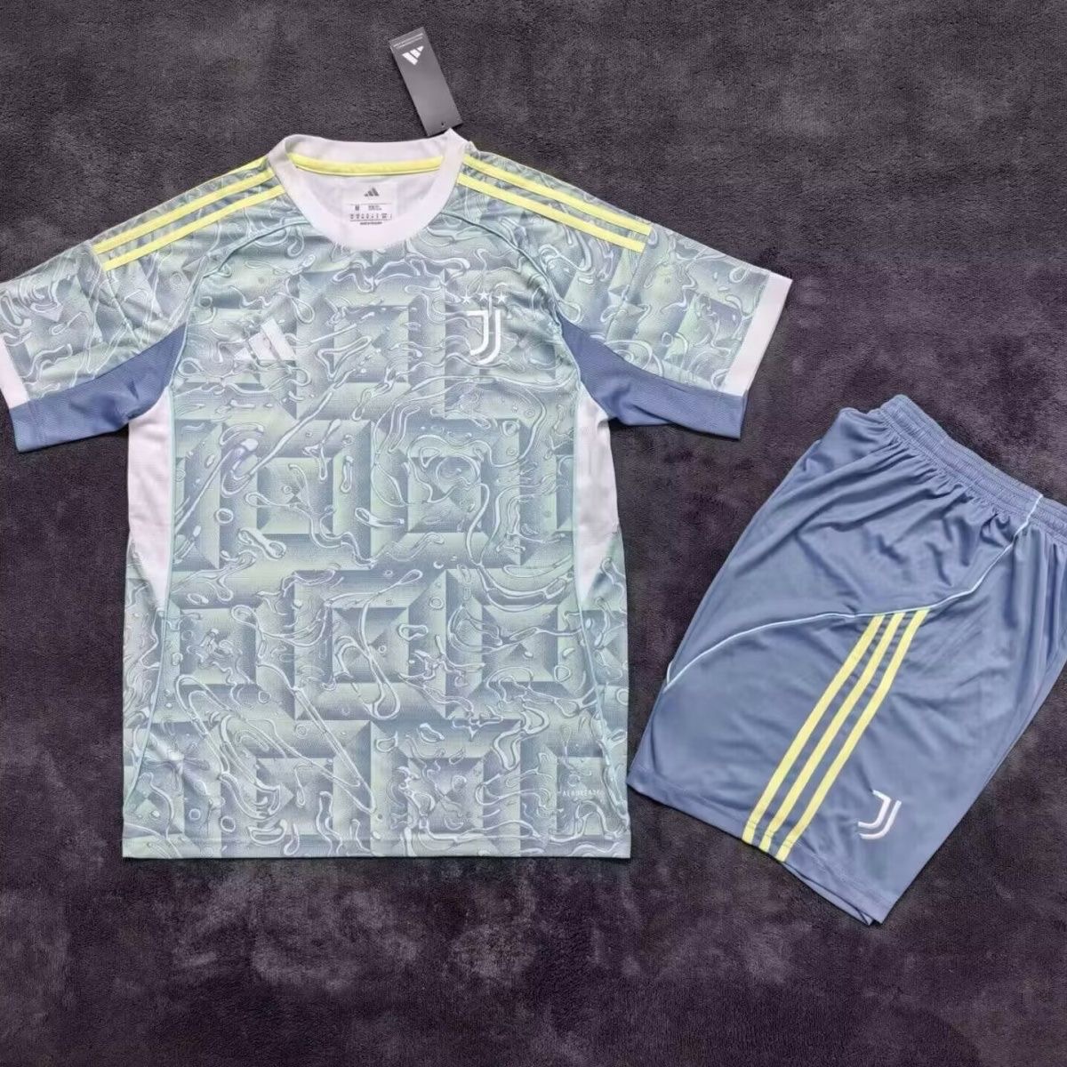 2025/2026 Juventus Away Football shirtKids size 1:1 Thai Quality