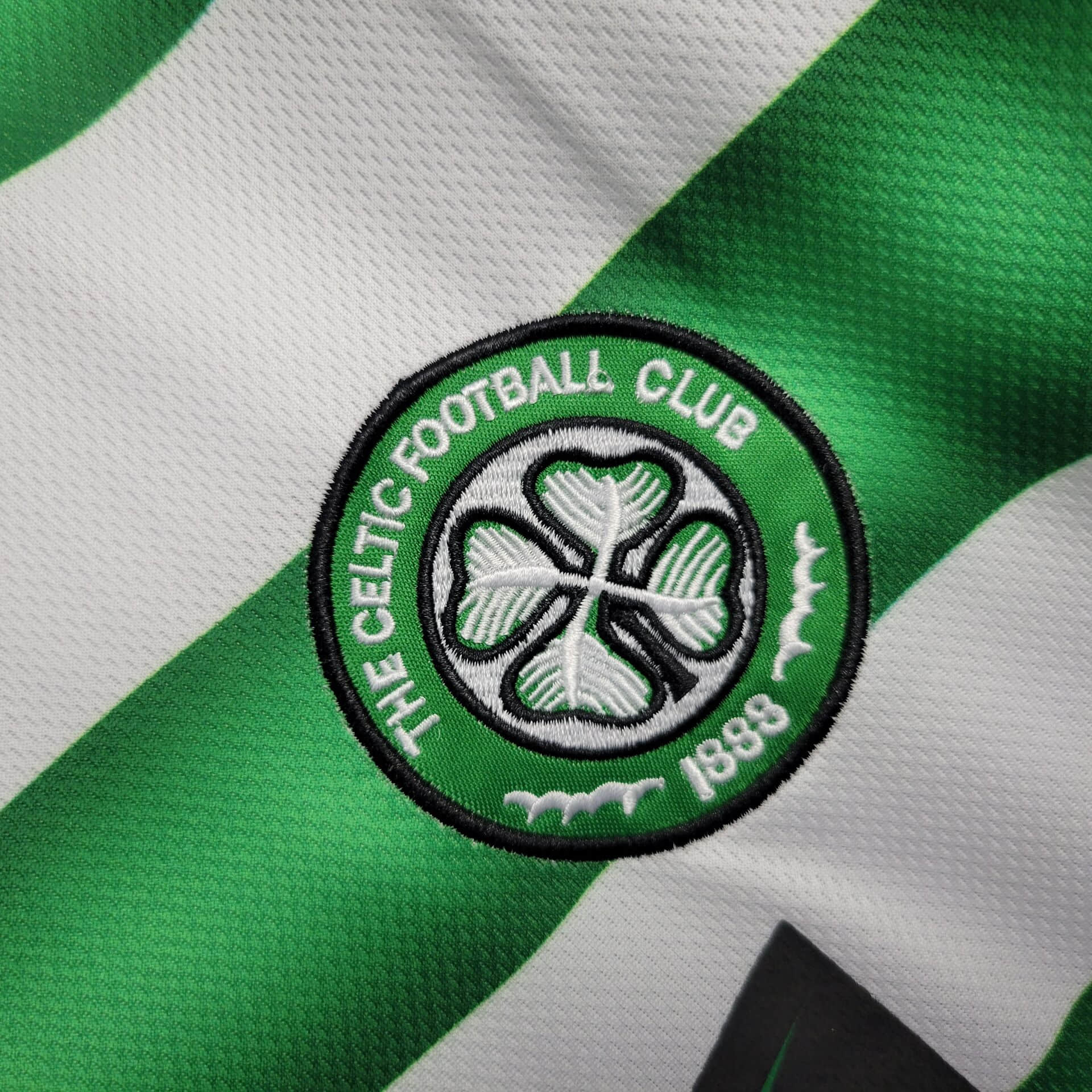 2005/2006 Retro Celtic Home Football Shirt