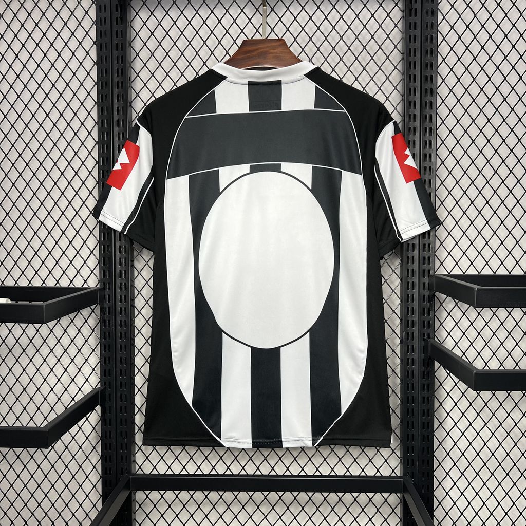 2002/2003 Retro Juventus Home Football Shirt