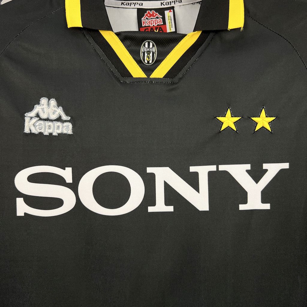 1996/1997 Retro Juventus Third Away Football Shirt
