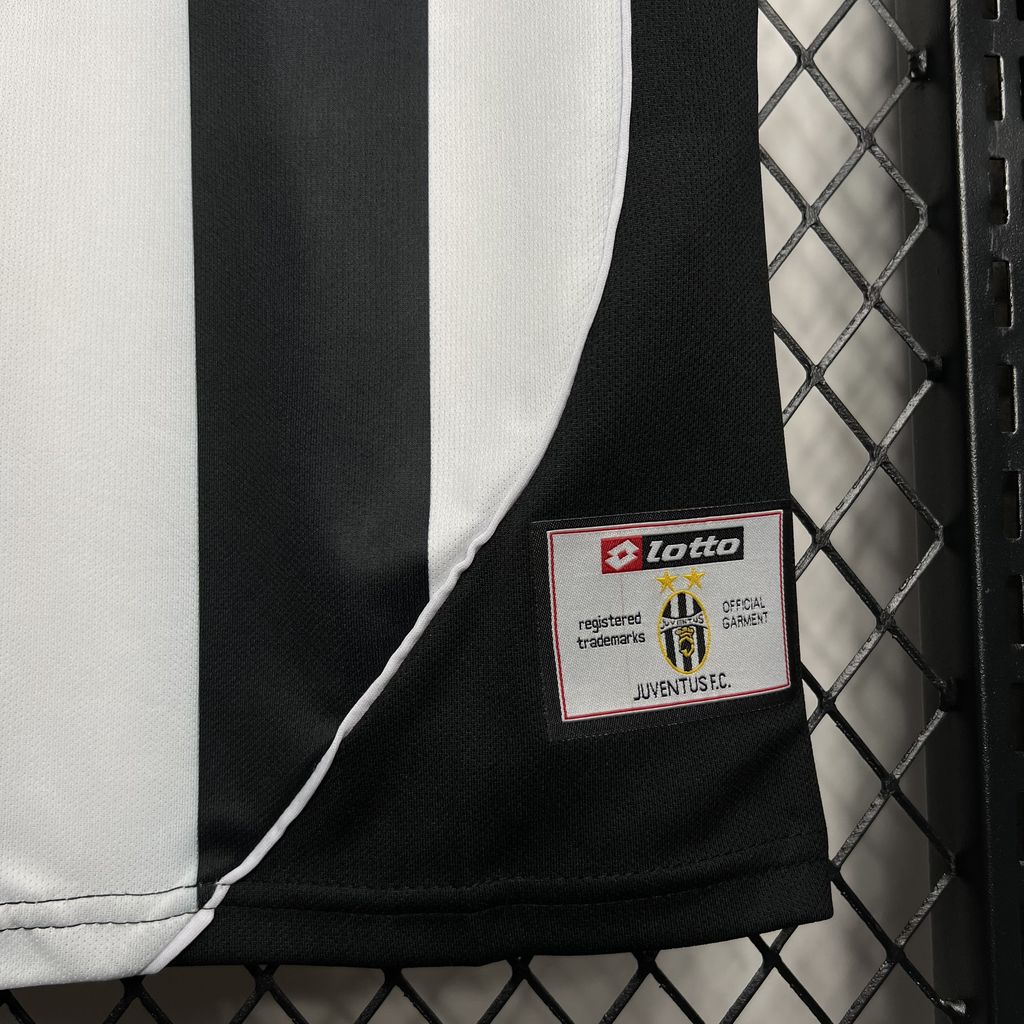 2002/2003 Retro Juventus Home Football Shirt