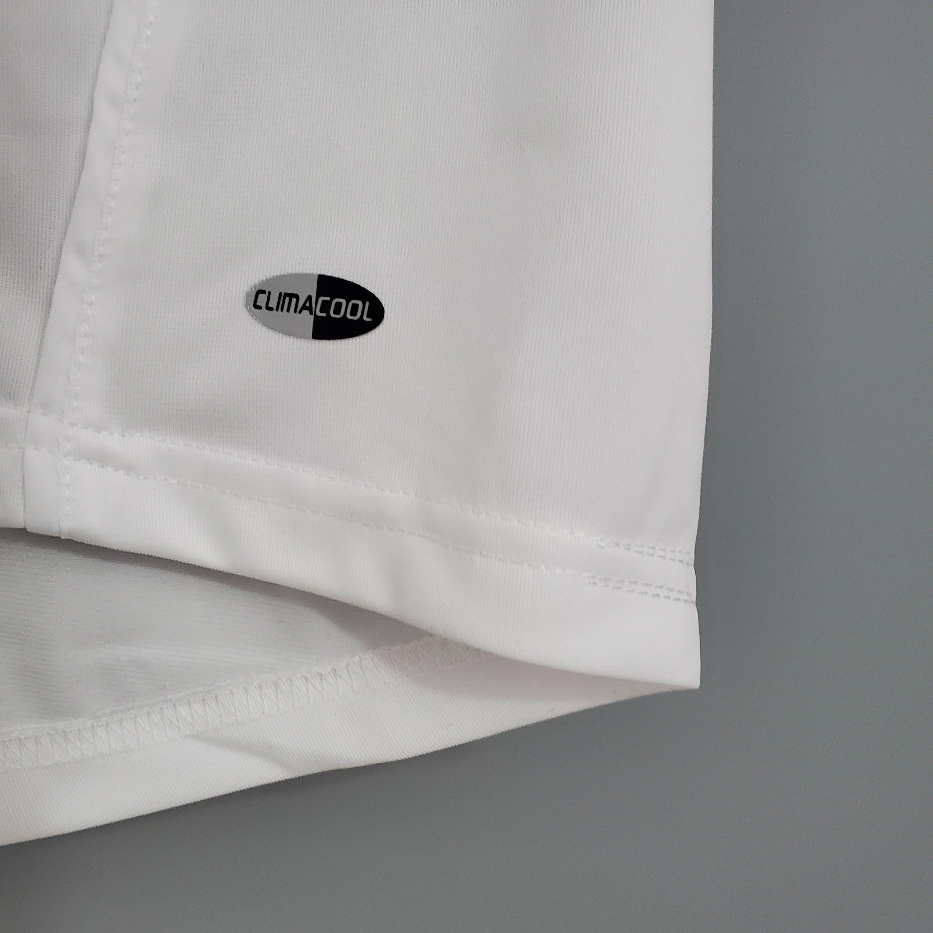 2005/2006 Retro Real Madrid Home Football Shirt