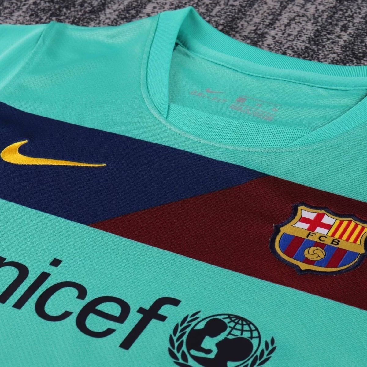 2010/2011 Retro Barcelona Away FootballShirt Kids size 1:1 Thai Quality