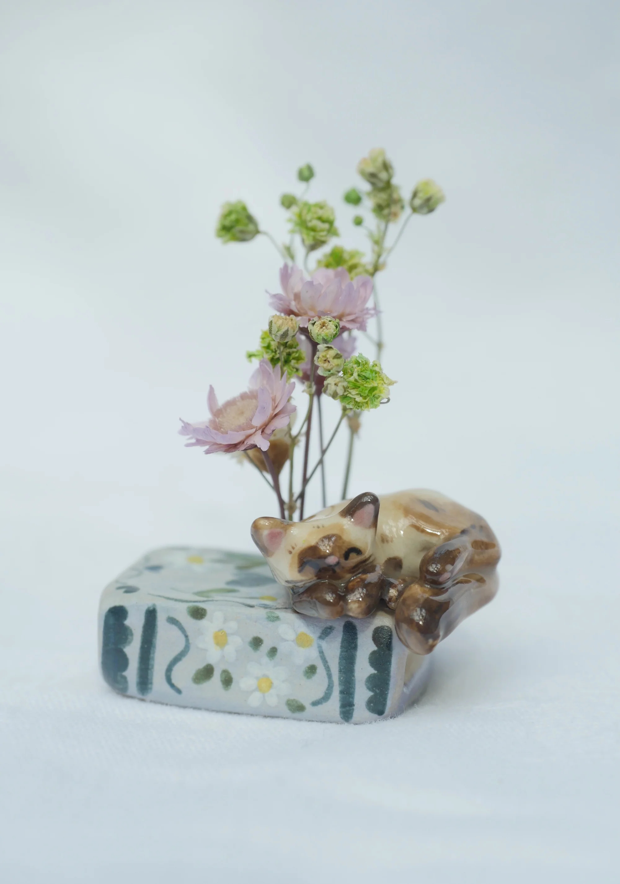 🔥Last day 49% OFF🌼💖Handmade Miniature Book Sculpture - Animal Vase Ornaments