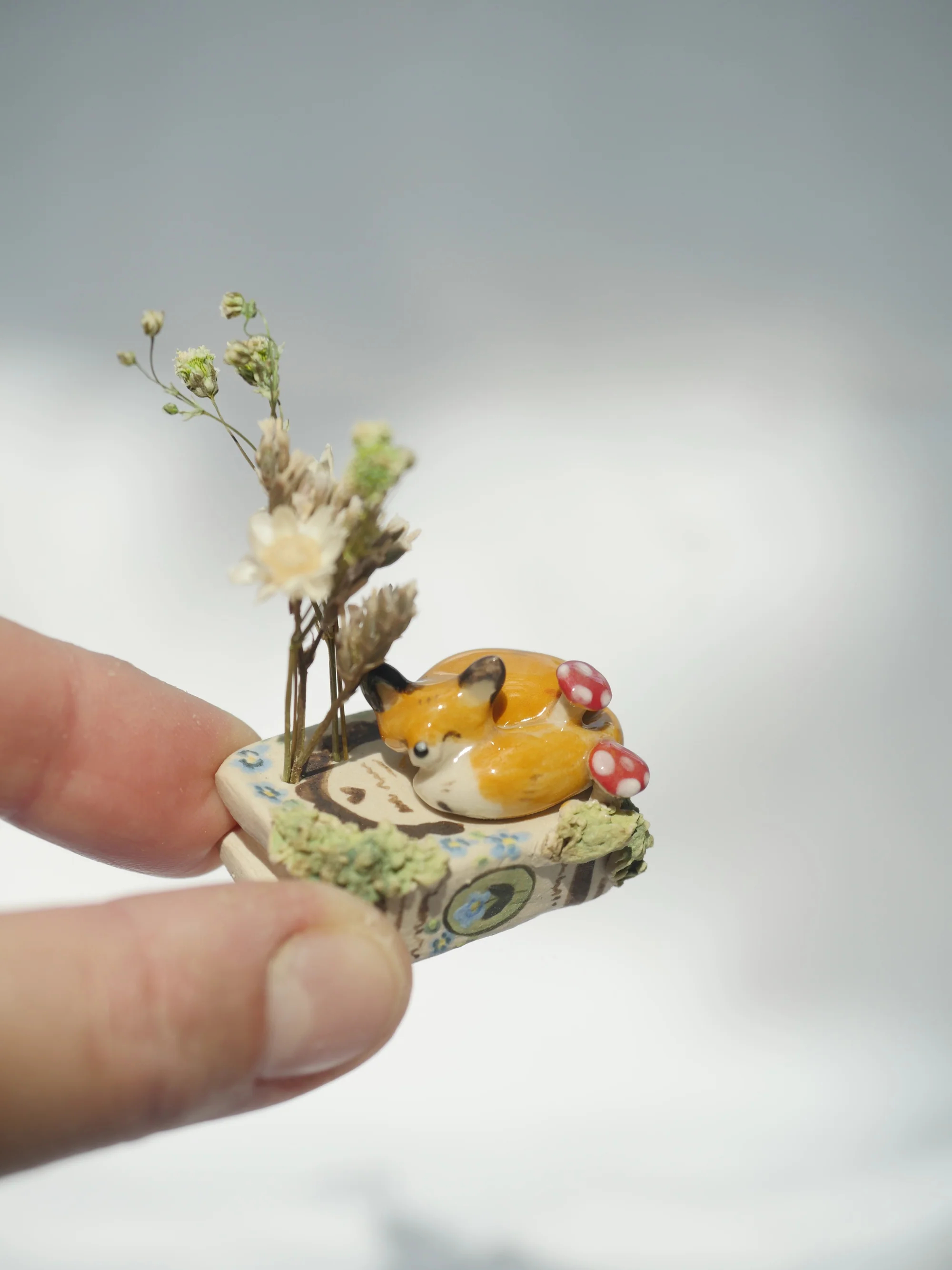 🔥Last day 49% OFF🌼💖Handmade Miniature Book Sculpture - Animal Vase Ornaments