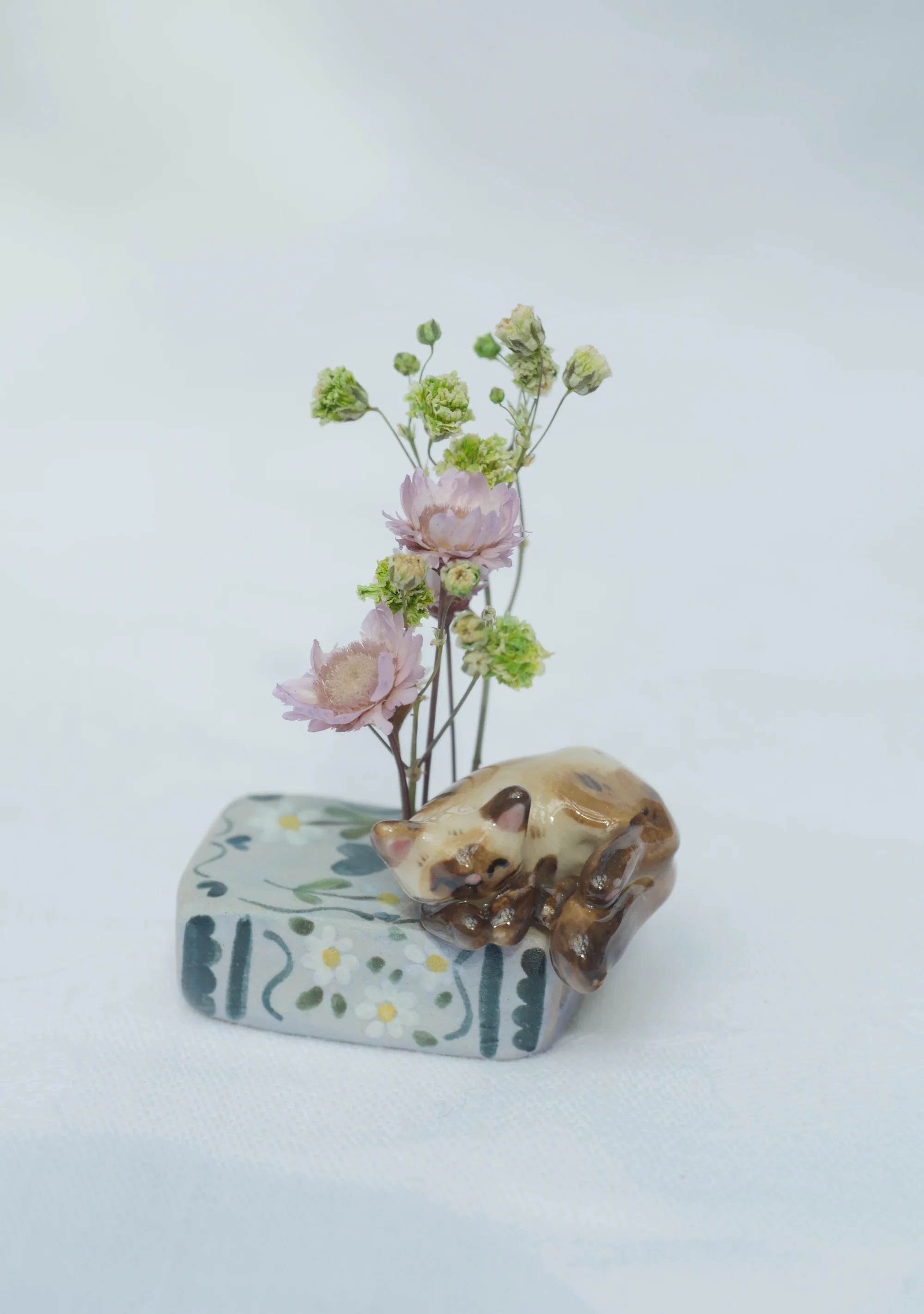 🔥Last day 49% OFF🌼💖Handmade Miniature Book Sculpture - Animal Vase Ornaments