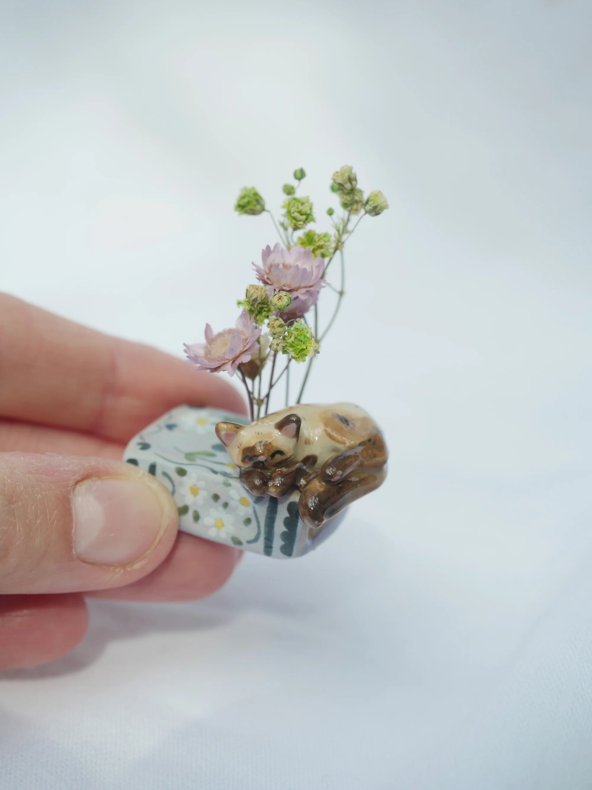 🔥Last day 49% OFF🌼💖Handmade Miniature Book Sculpture - Animal Vase Ornaments